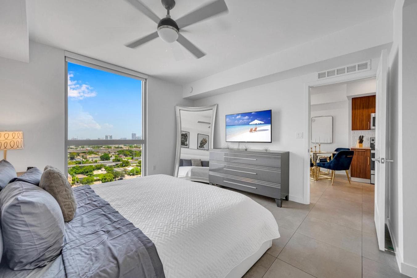 Beautiful Property with King Bed & Free Parking — 11