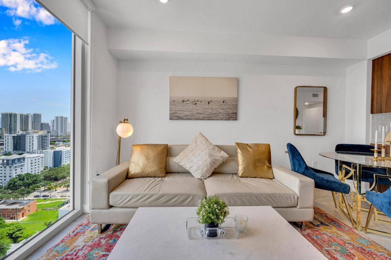 Beautiful Property with King Bed & Free Parking — 9