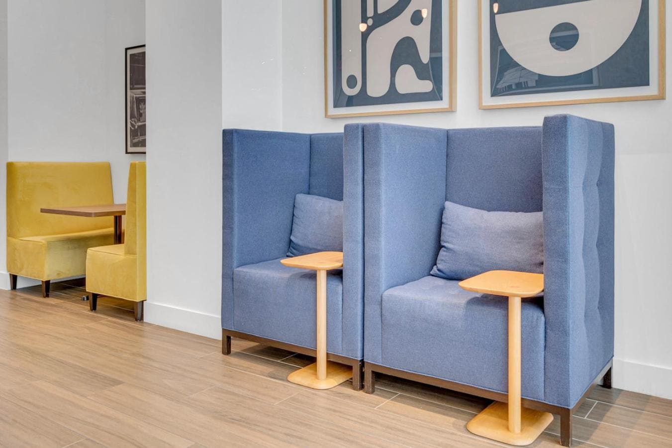 Beautiful Property with King Bed & Free Parking — 25