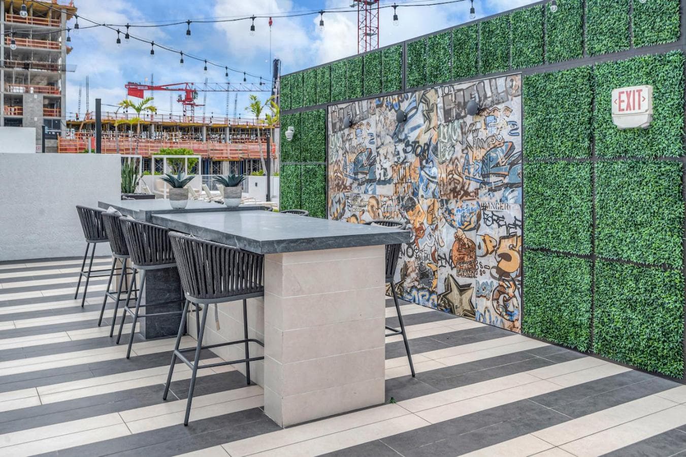 Beautiful Property with King Bed & Free Parking — 16