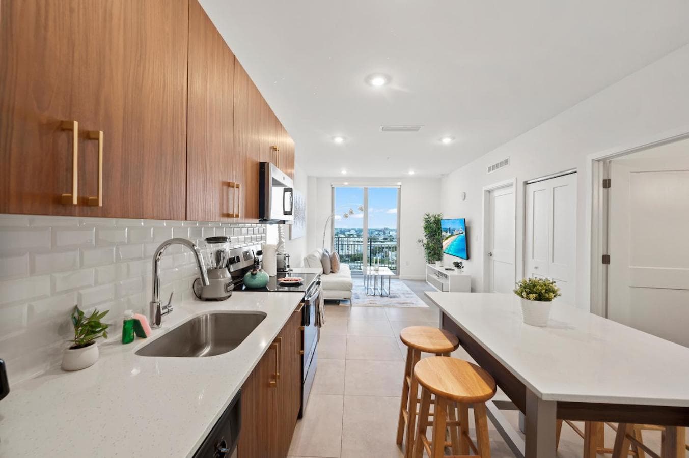 Beautiful Unit in Downtown Miami With Free Parking — 11