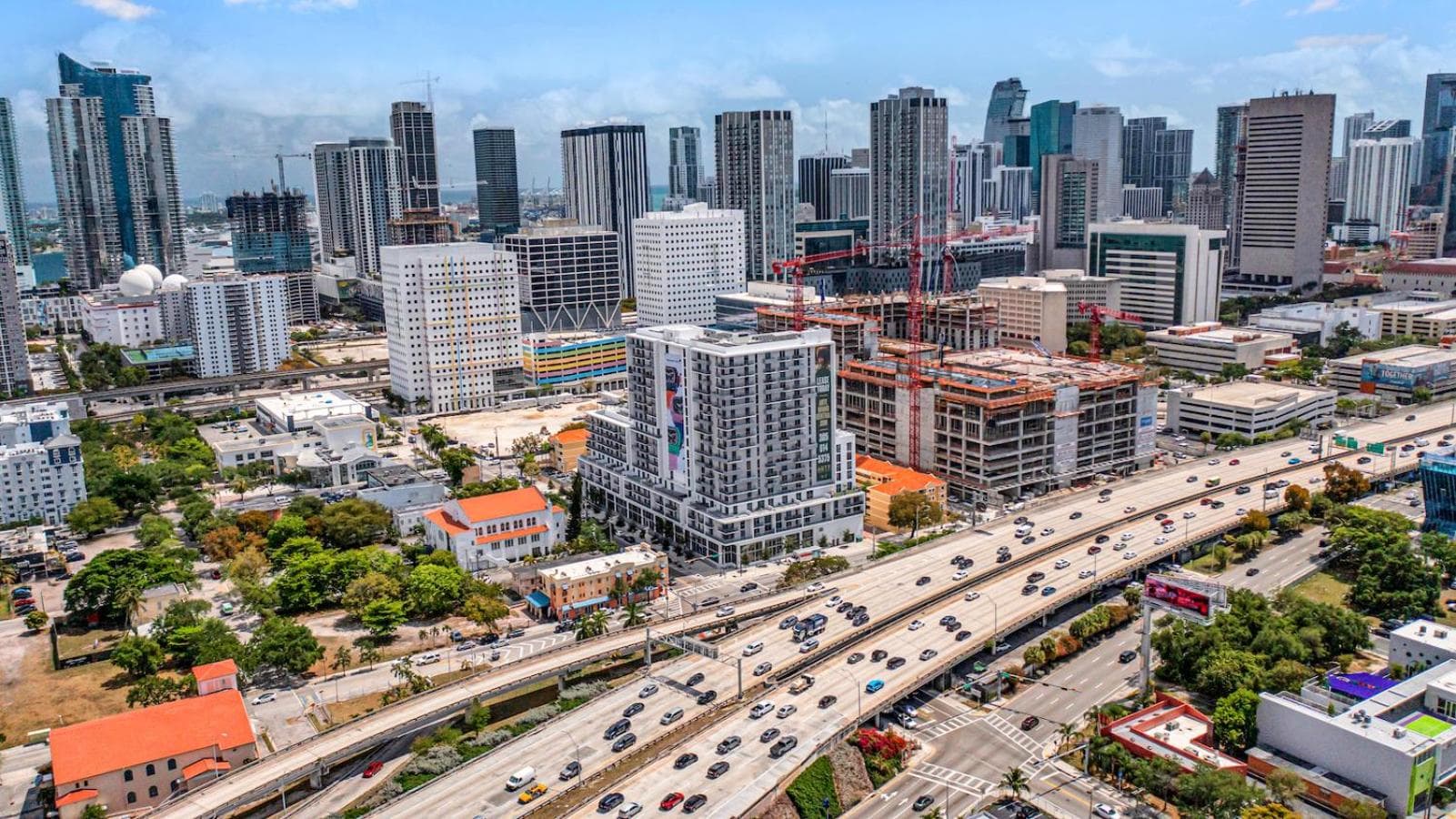 Beautiful Unit in Downtown Miami With Free Parking — 1
