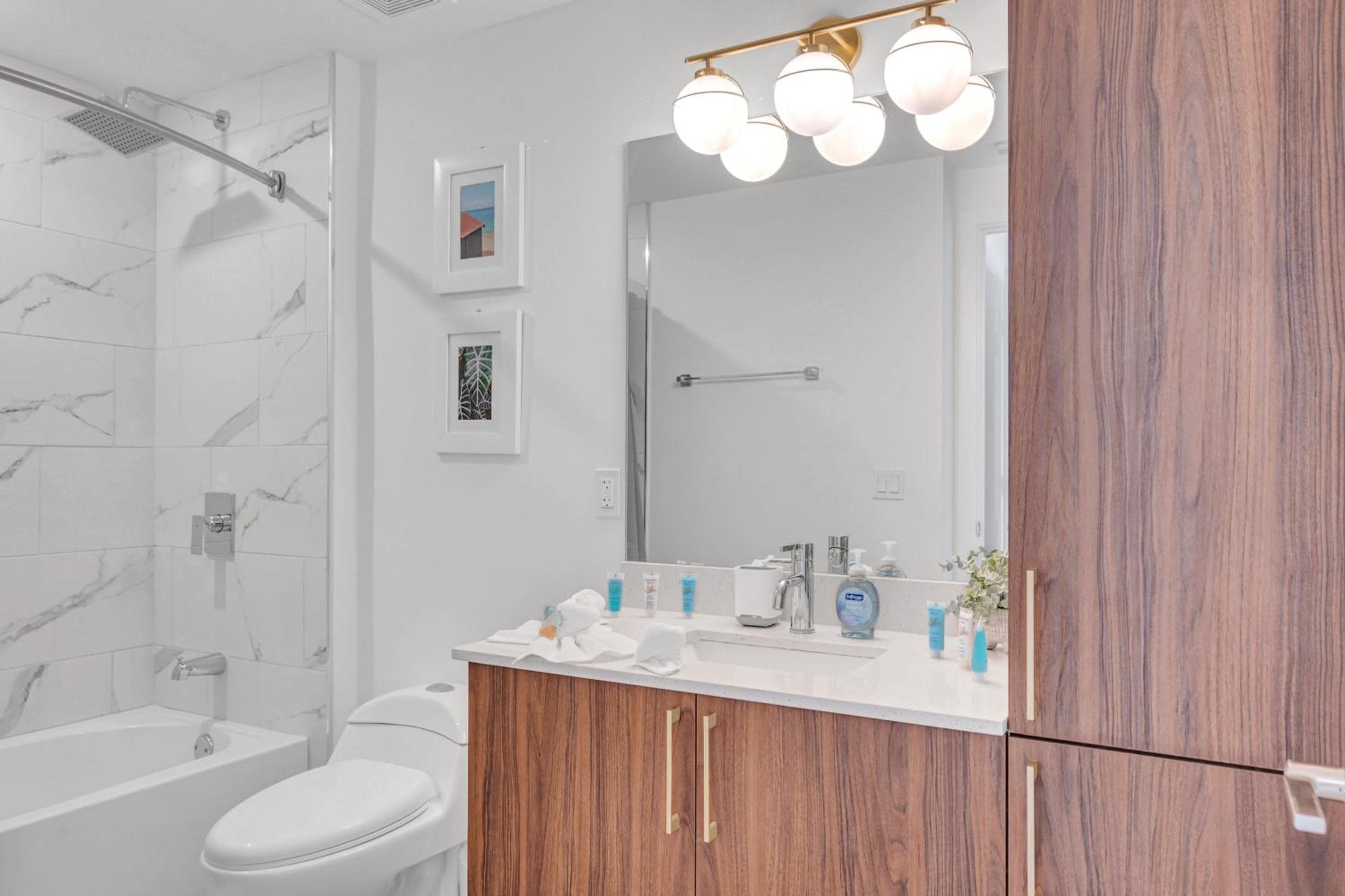 Amazing 2 BD Downtown Miami Mins From Brickell With Free Parking — 11