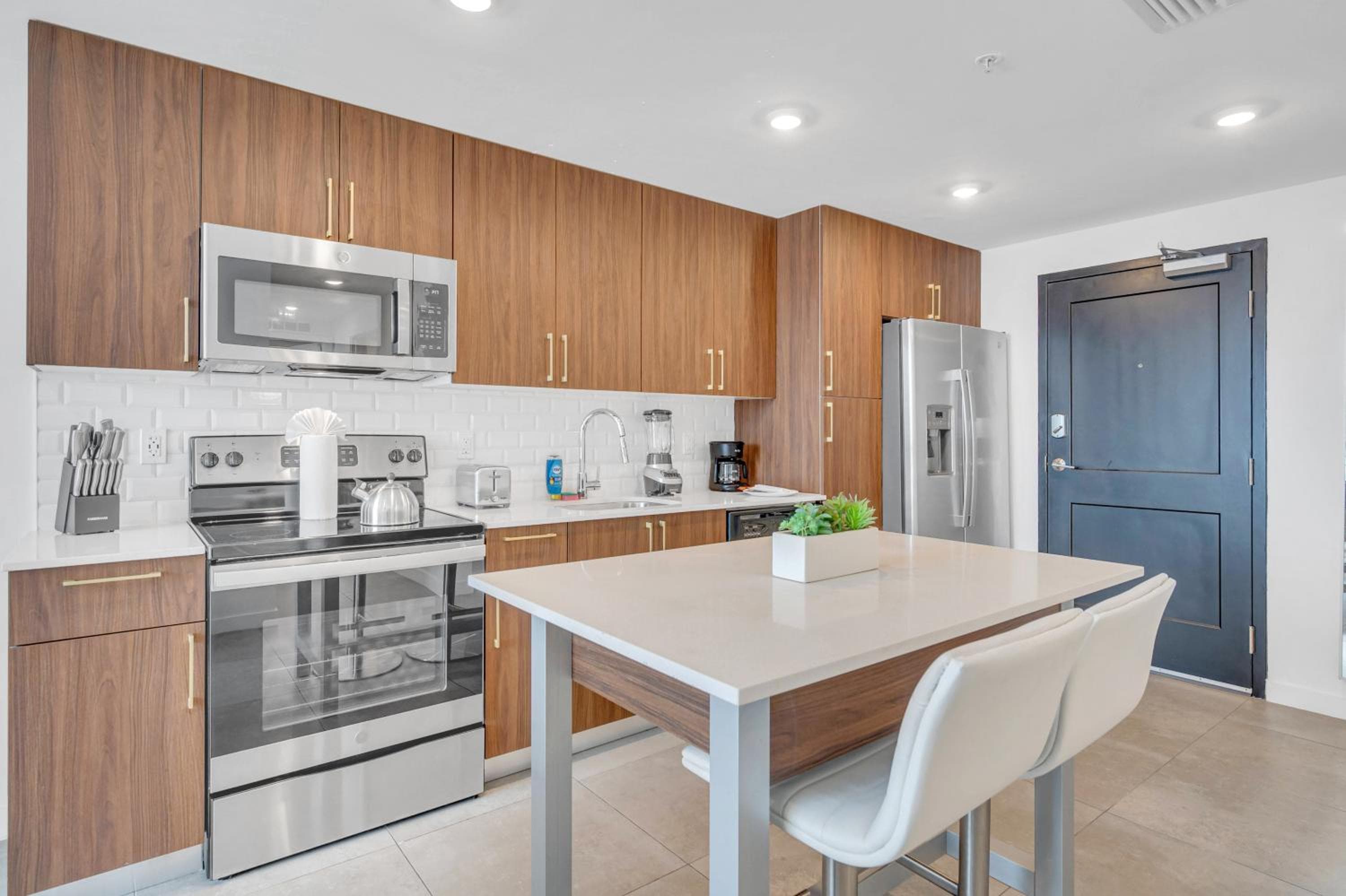 Amazing 2 BD Downtown Miami Mins From Brickell With Free Parking — 3