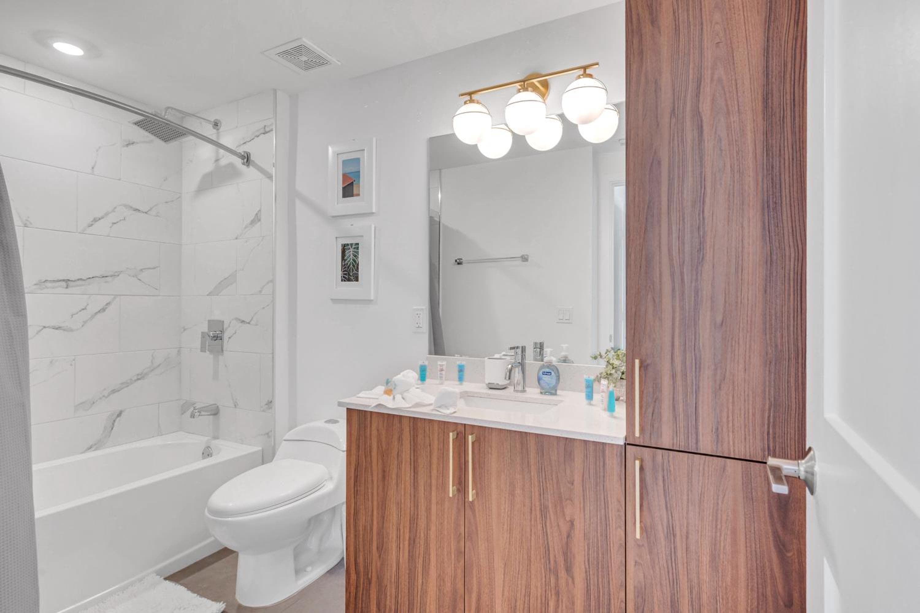 Amazing 2 BD Downtown Miami Mins From Brickell With Free Parking — 12