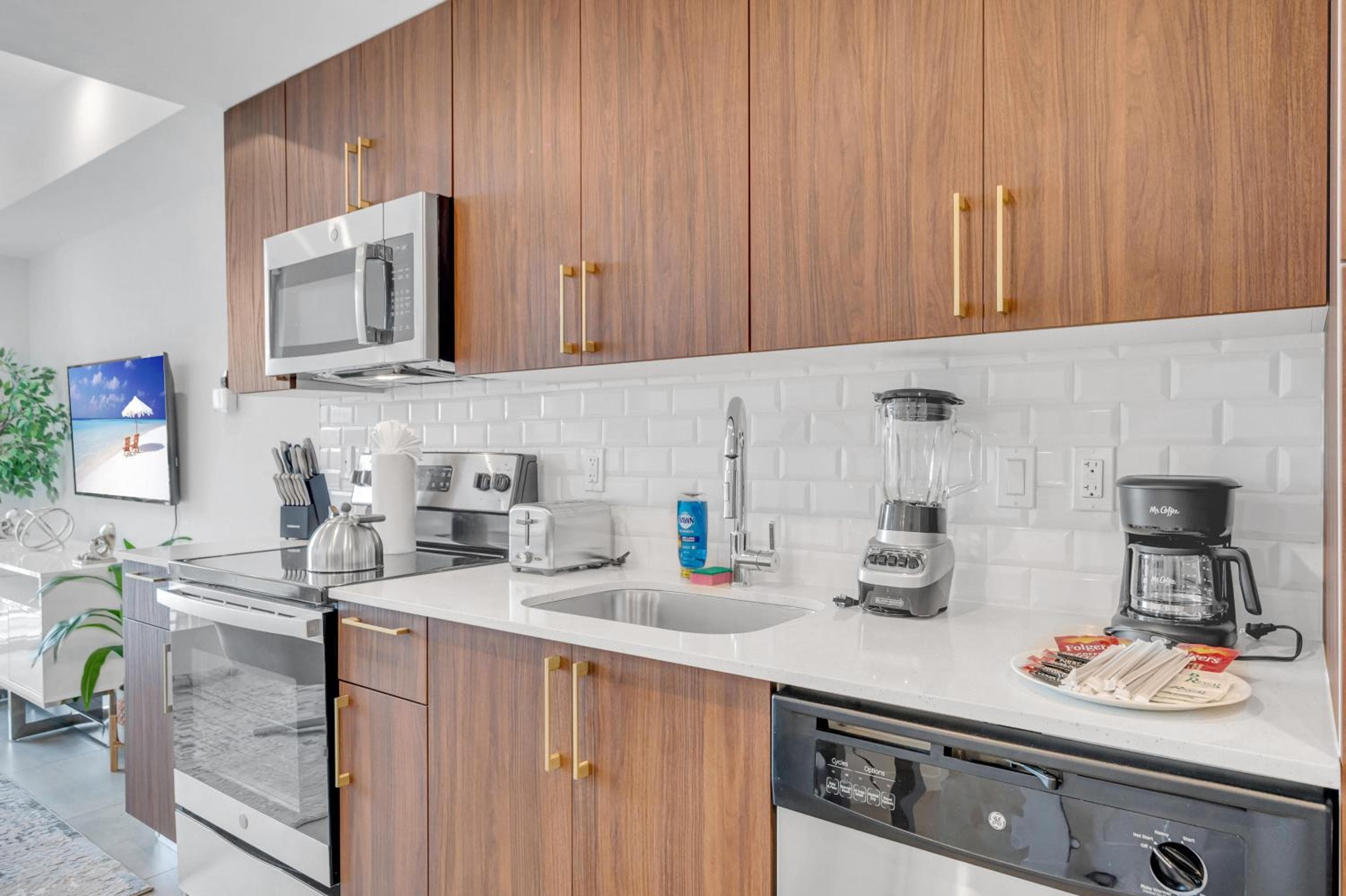 Amazing 2 BD Downtown Miami Mins From Brickell With Free Parking — 17