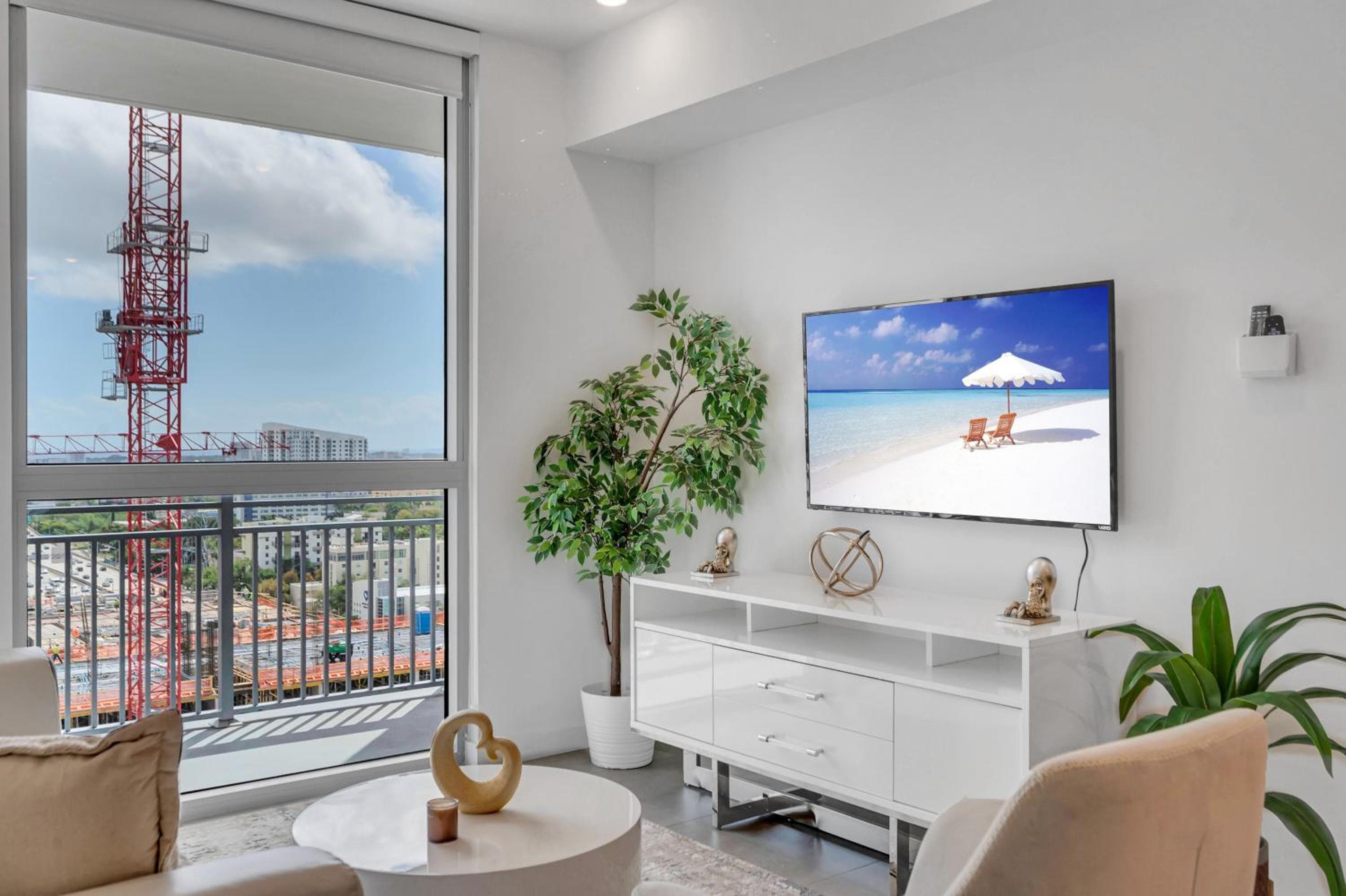 Amazing 2 BD Downtown Miami Mins From Brickell With Free Parking — 9