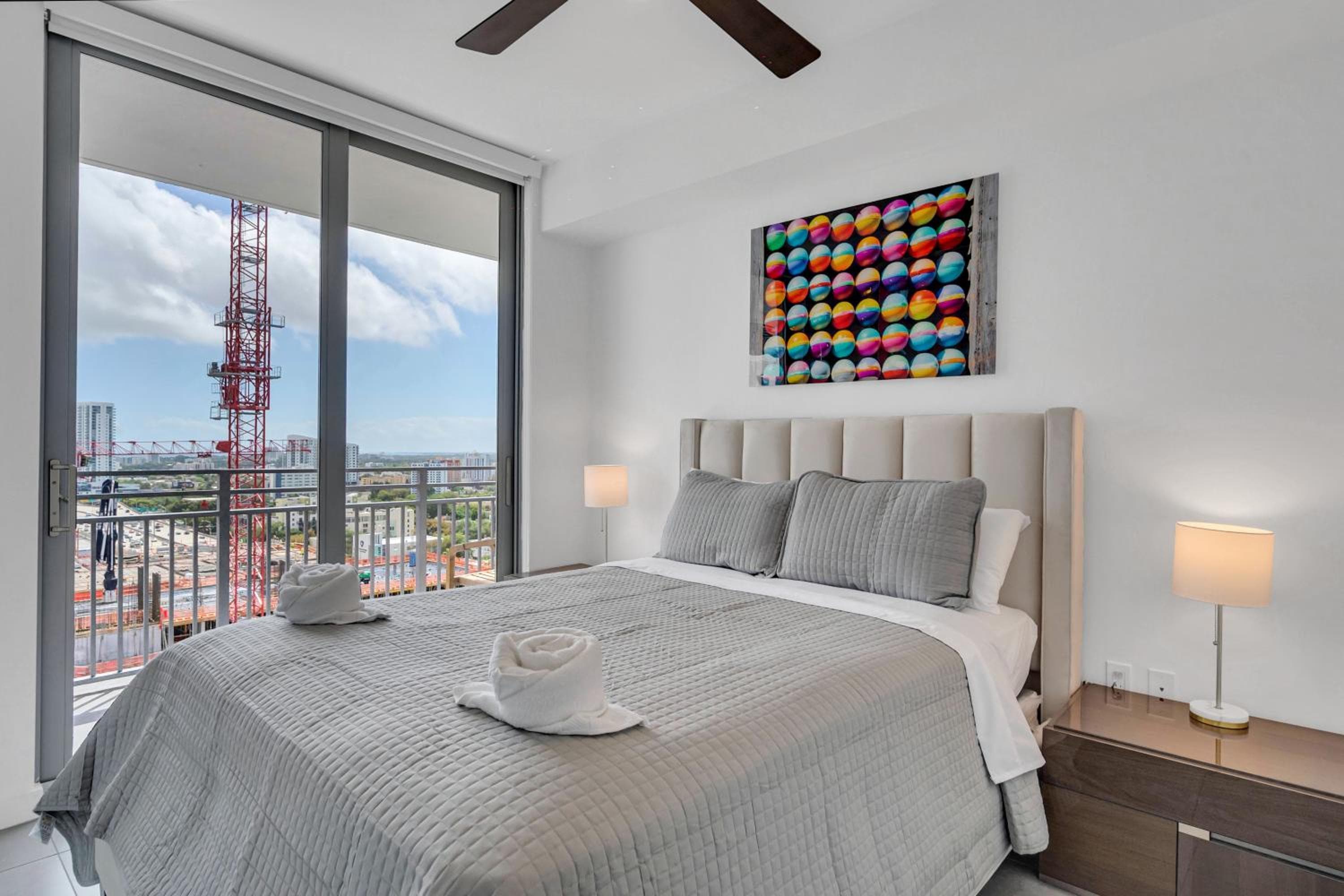 Amazing 2 BD Downtown Miami Mins From Brickell With Free Parking — 19