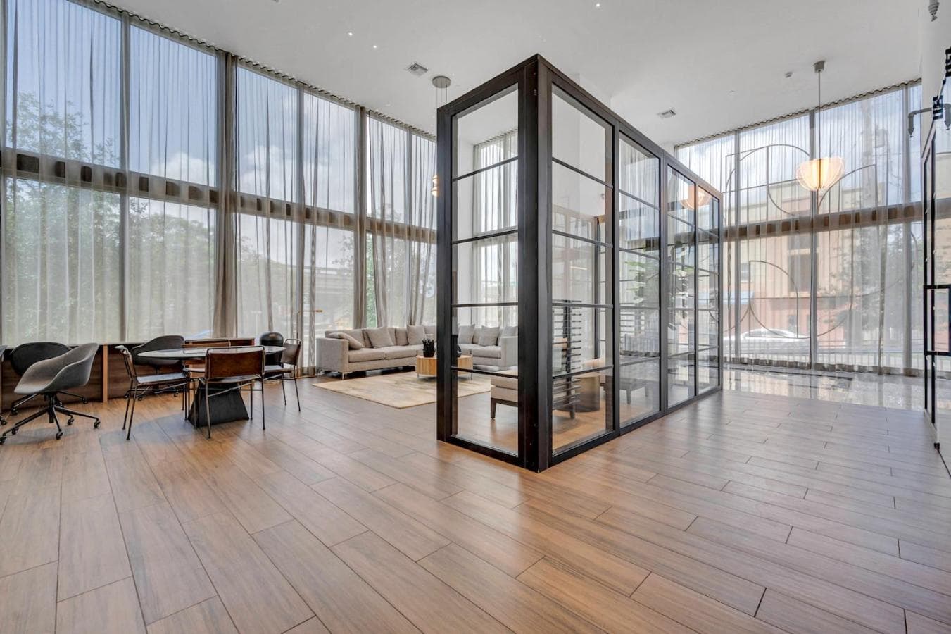 Amazing 2 BD Downtown Miami Mins From Brickell With Free Parking — 16