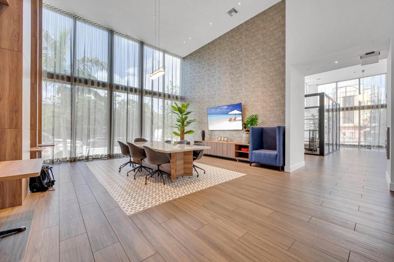 Amazing 2 BD Downtown Miami Mins From Brickell With Free Parking — 15