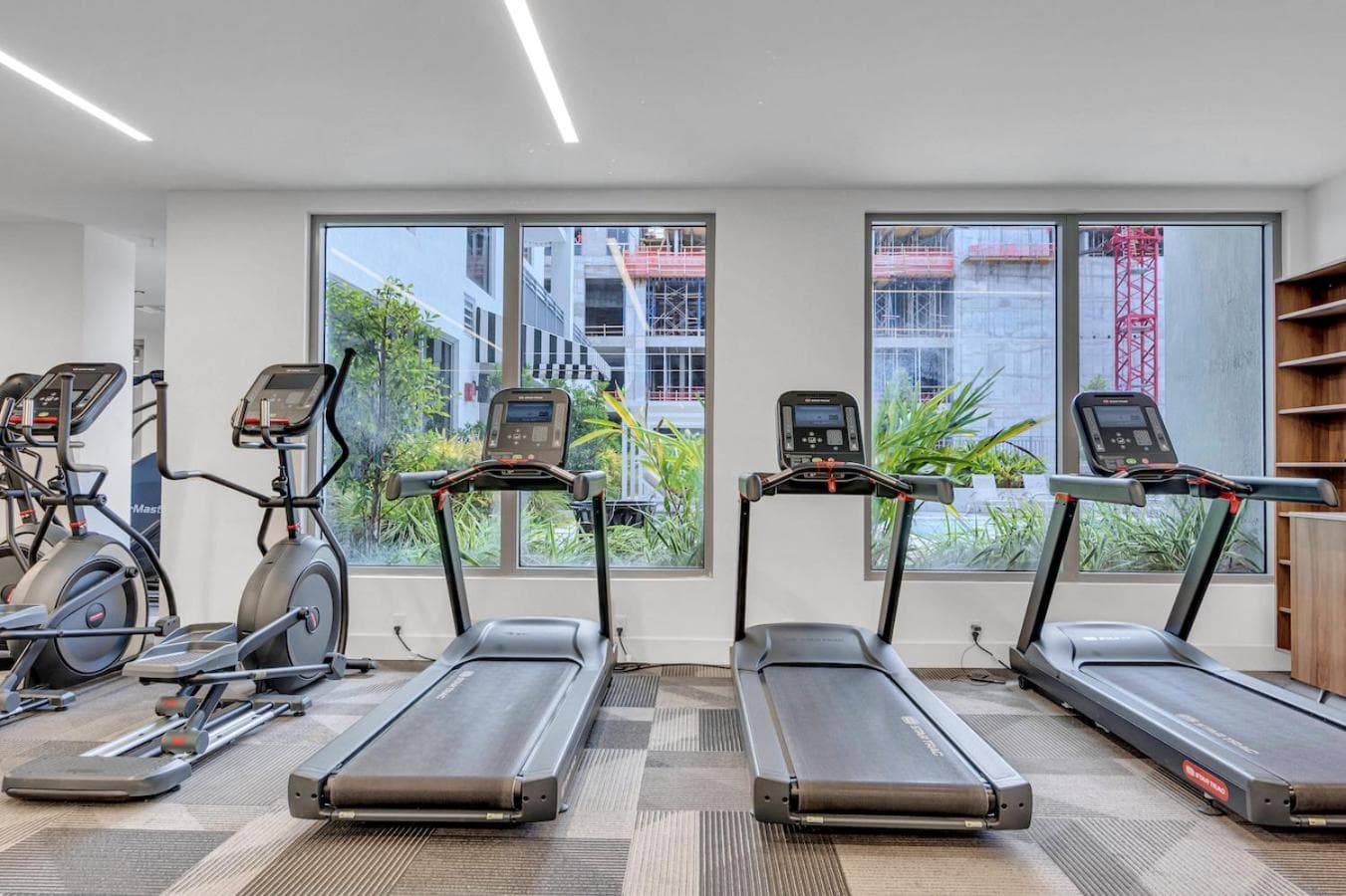 Amazing 2 BD Downtown Miami Mins From Brickell With Free Parking — 10