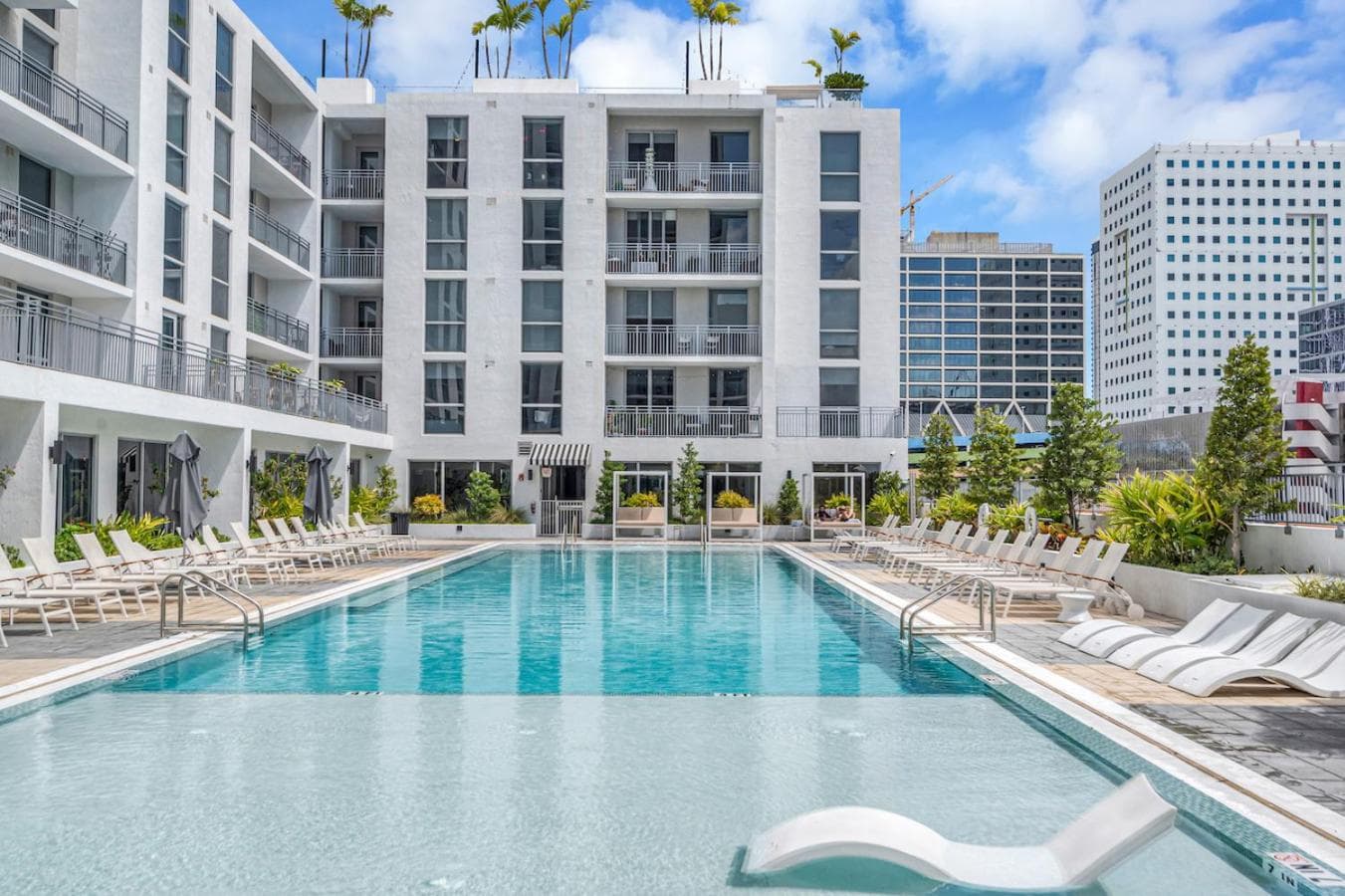 Amazing 2 BD Downtown Miami Mins From Brickell With Free Parking — 4