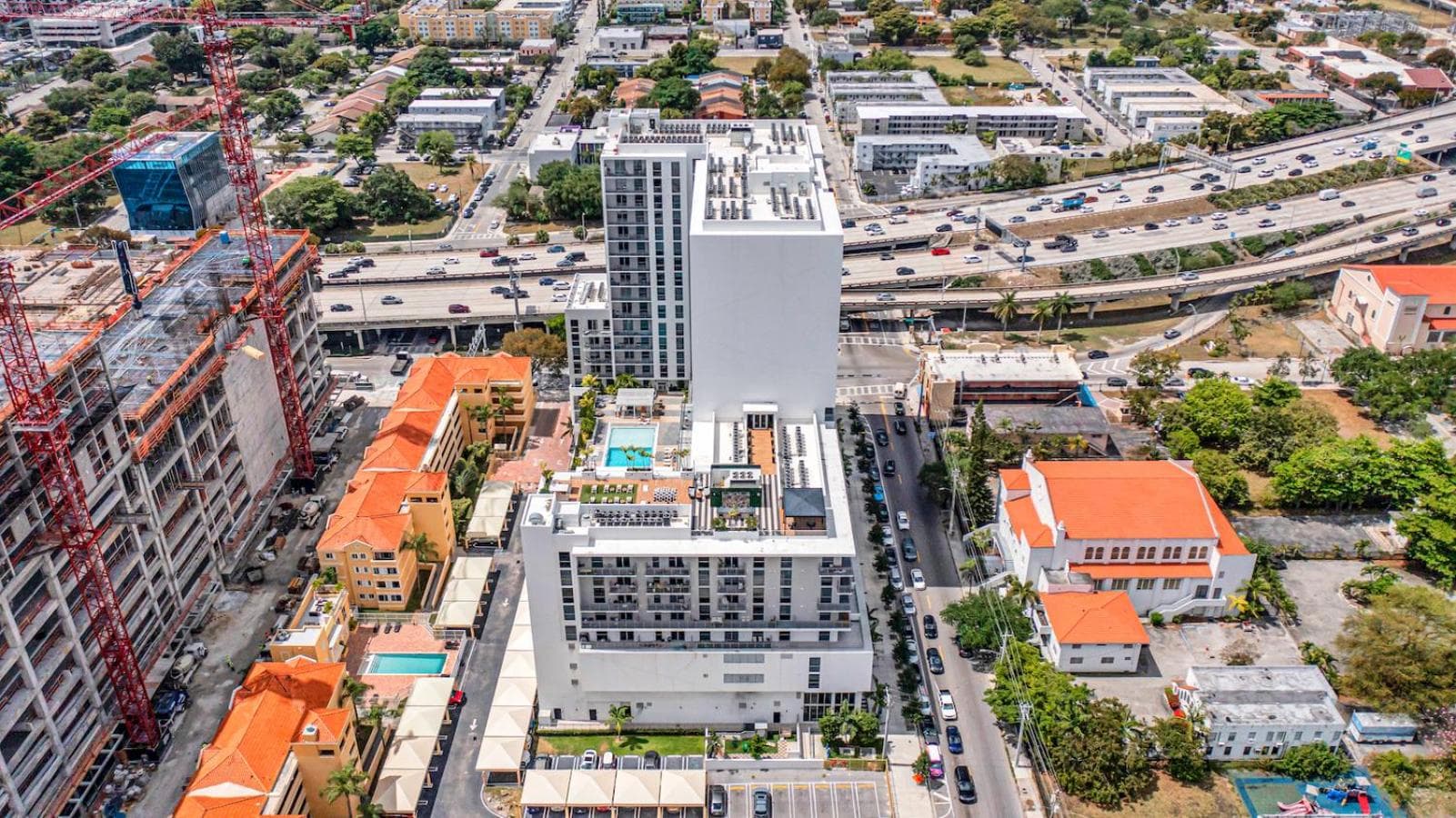 Amazing 2 BD Downtown Miami Mins From Brickell With Free Parking — 1