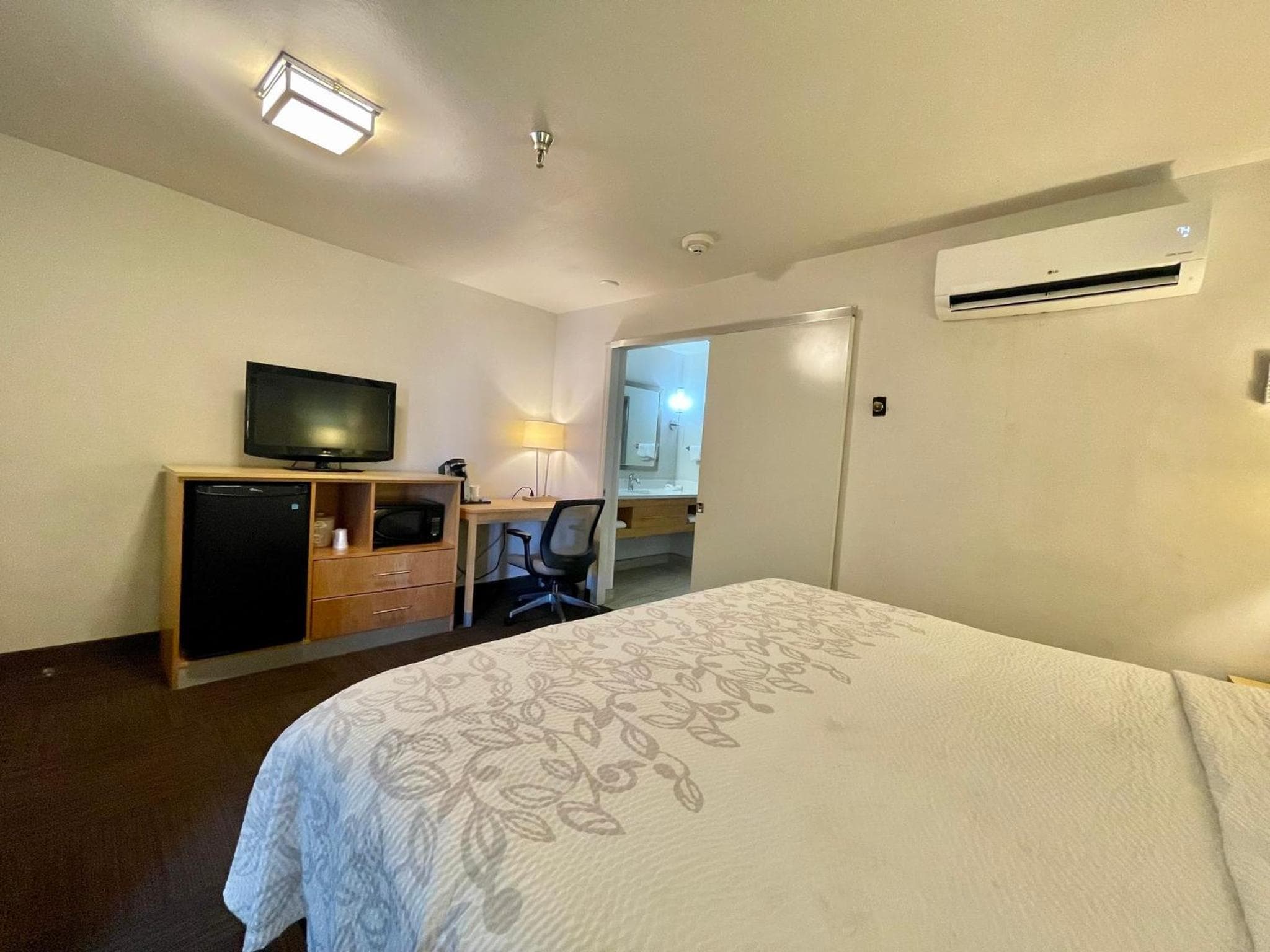 Red Roof Inn PLUS & Suites Tampa - Busch Gardens — 29