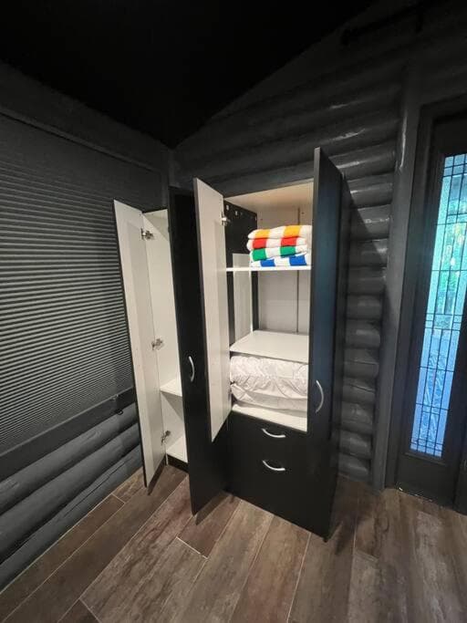 Sexy Grand Studio suite with pool view /hot tub — 3