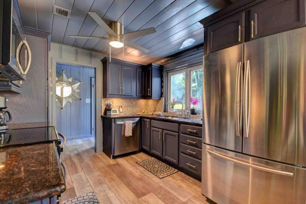 Sexy Grand Studio suite with pool view /hot tub — 10