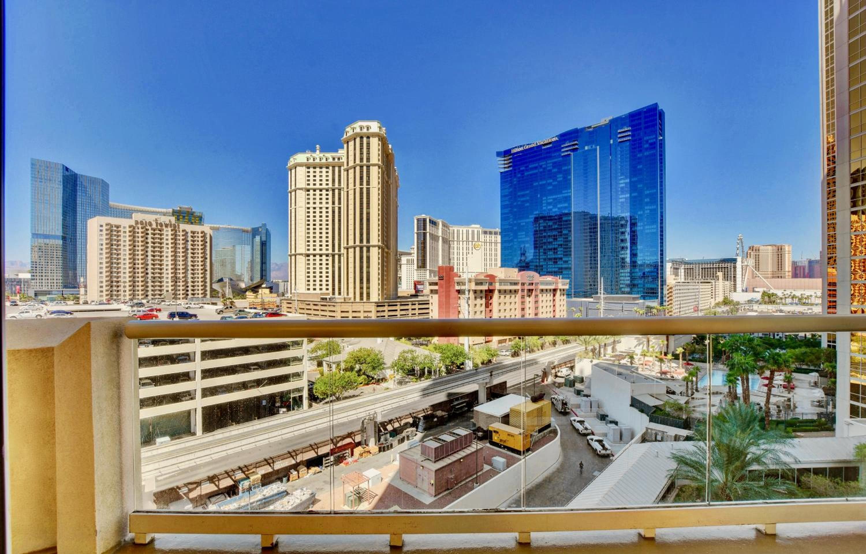 No Resort Fee - Balcony Strip Views, Pools & Parking — 18