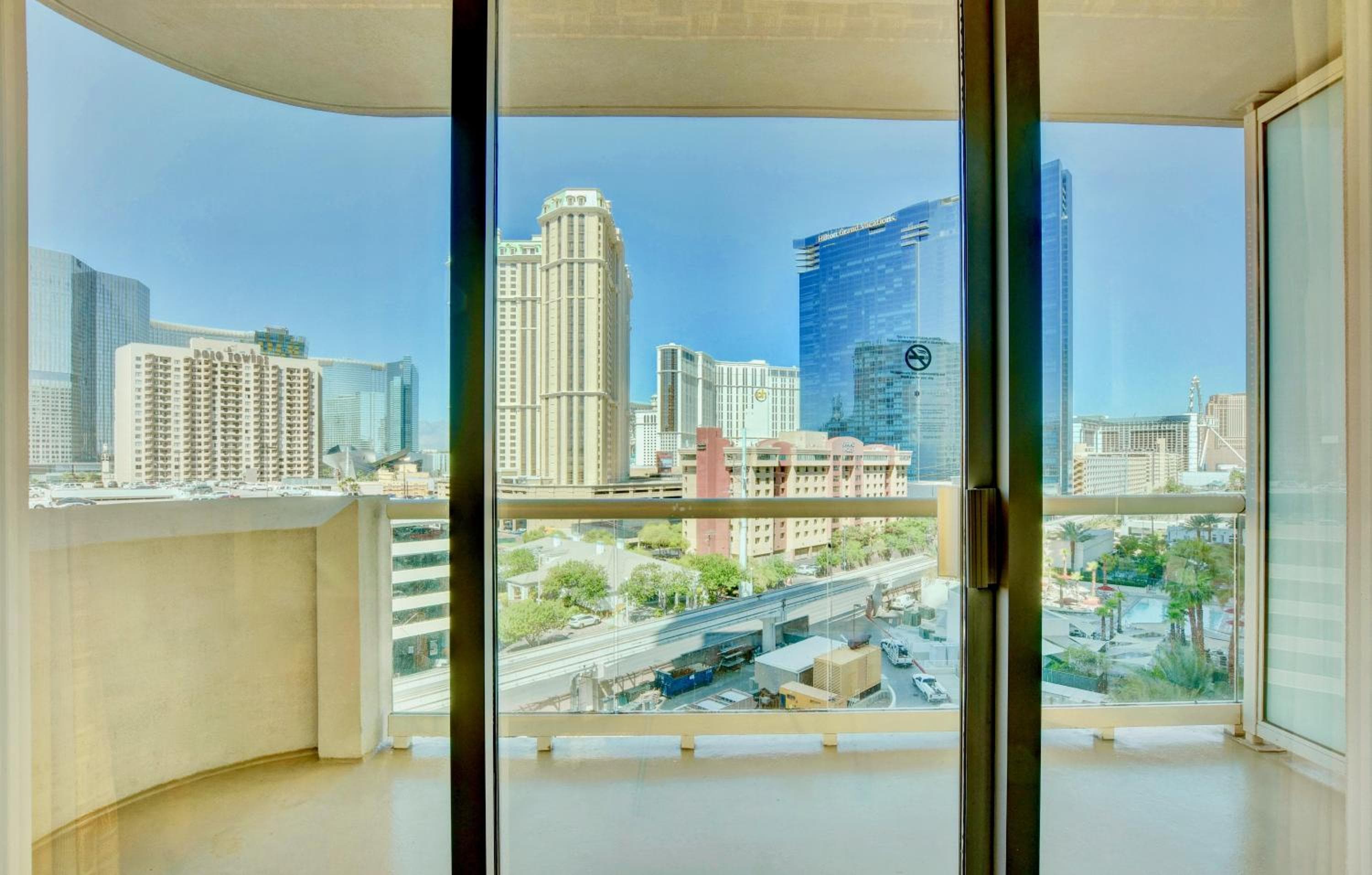 Strip View Balcony Suites - No Resort Fee ! — 19