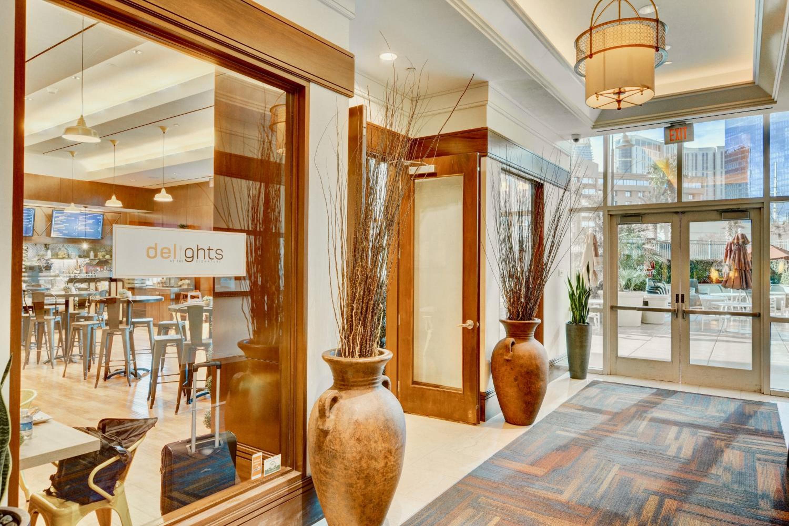 No Resort Fee - Balcony Strip Views, Pools & Parking — 27