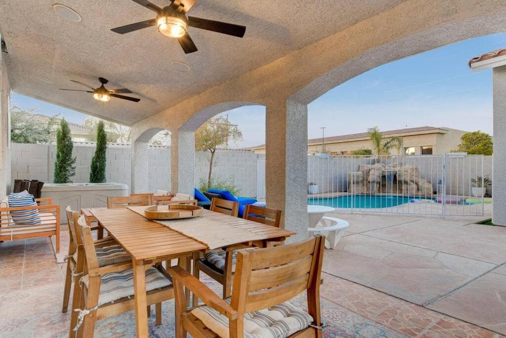 Beautiful 5BR w/King Beds, Pool & Hot Tub, Games — 1