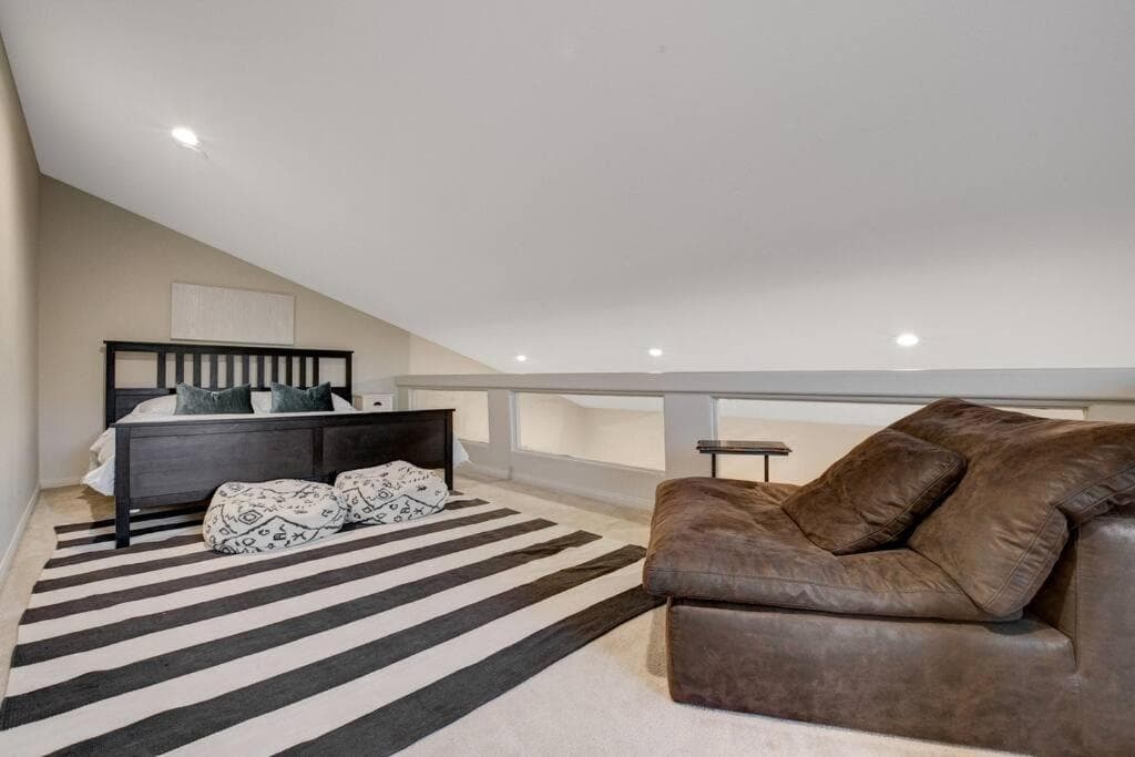 Beautiful 5BR w/King Beds, Pool & Hot Tub, Games — 4