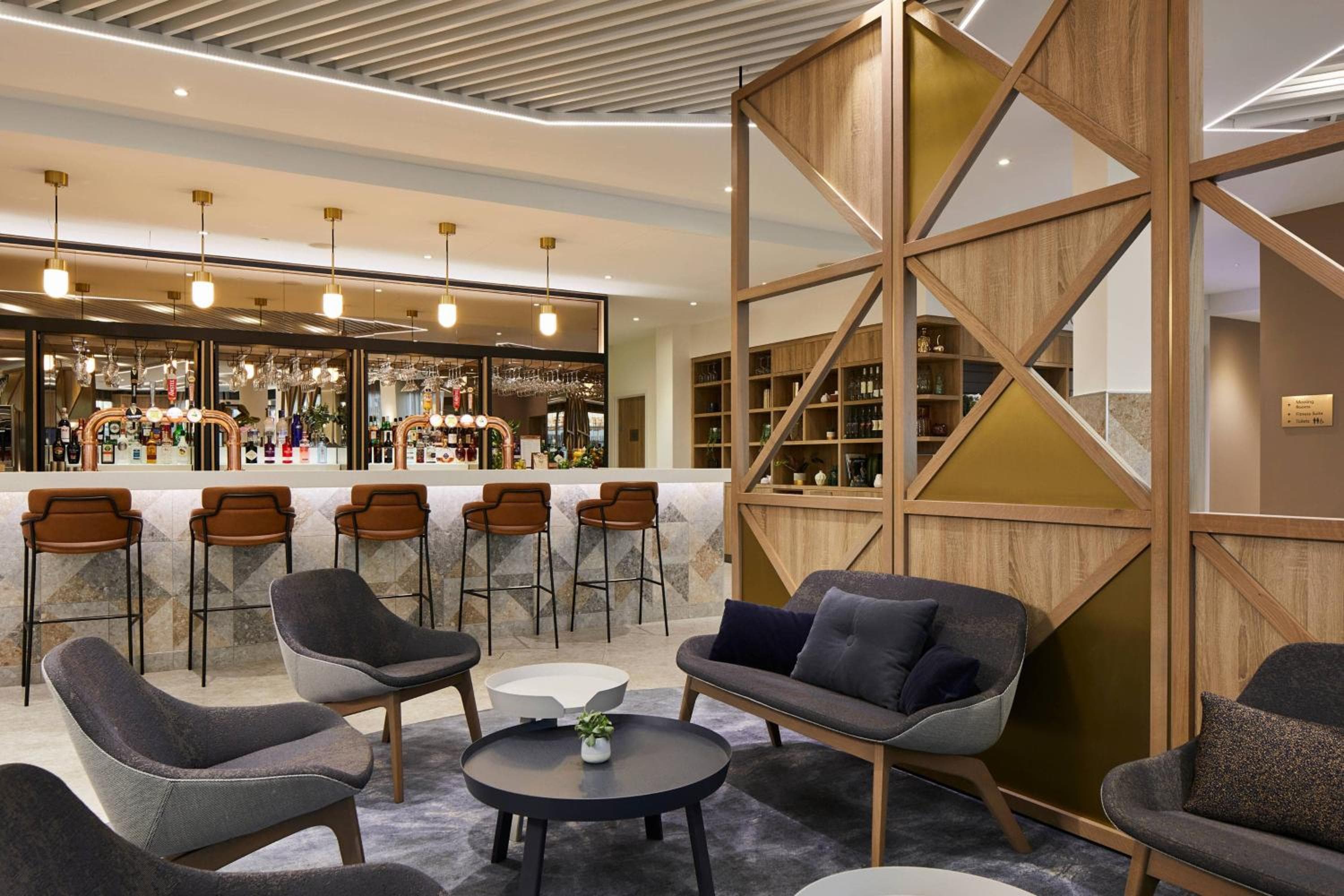 Courtyard by Marriott London City Airport — 9