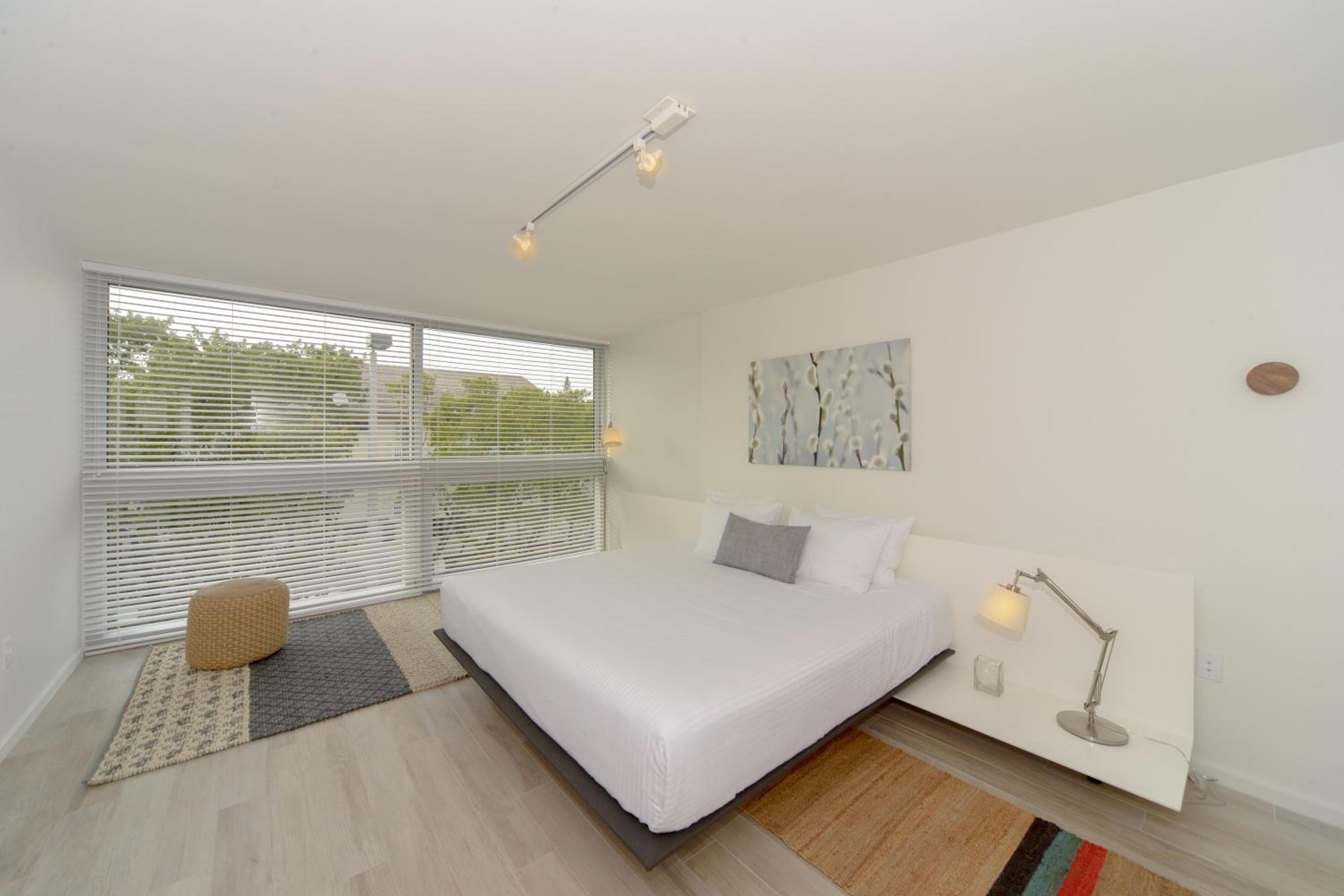 Beach Haus Key Biscayne Contemporary Apartments — 26