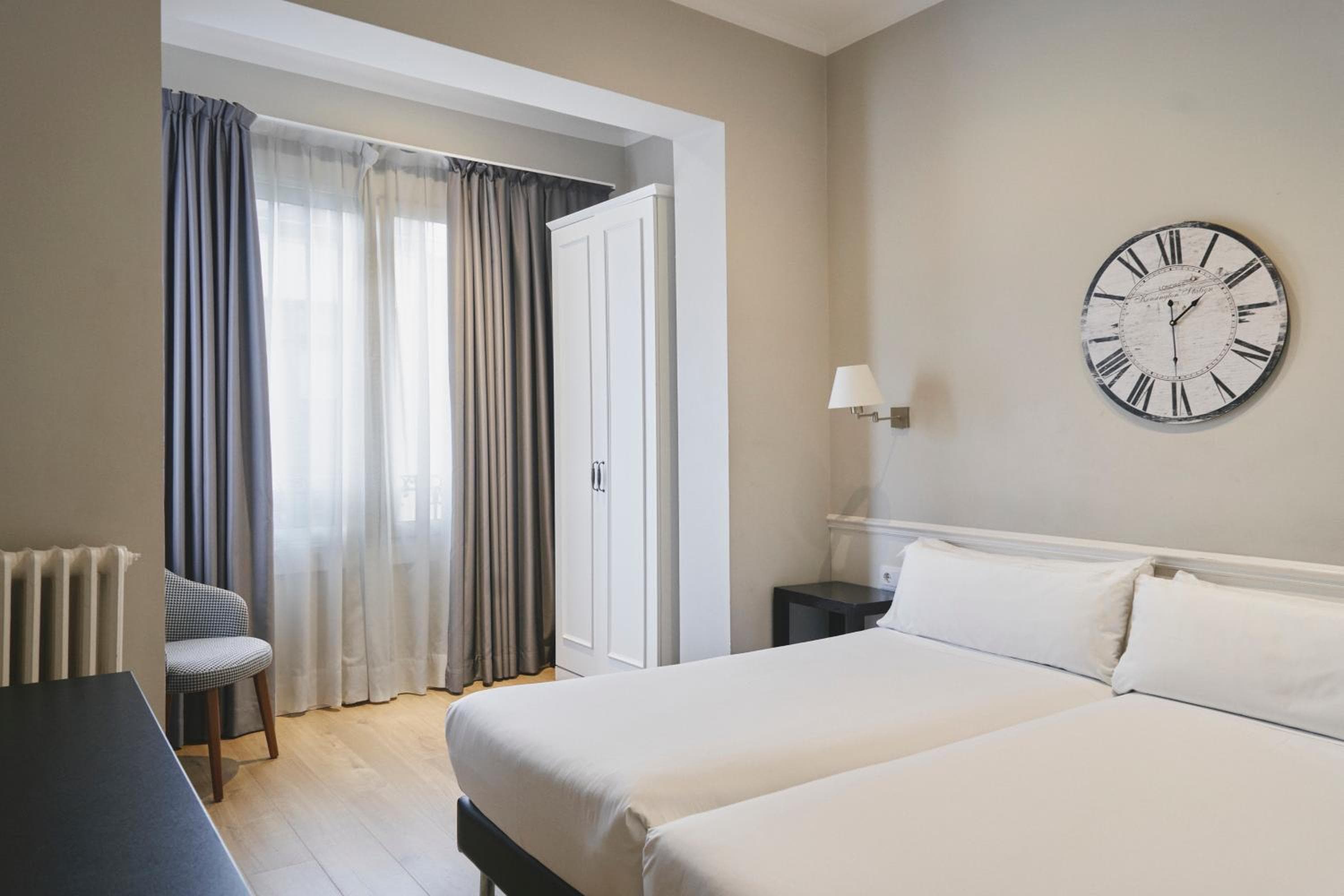 Mesón Castilla Atiram Hotels — 11