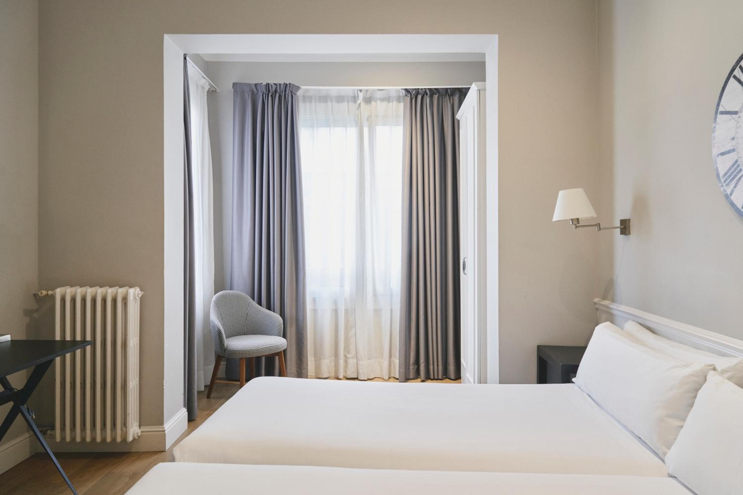 Mesón Castilla Atiram Hotels — 9