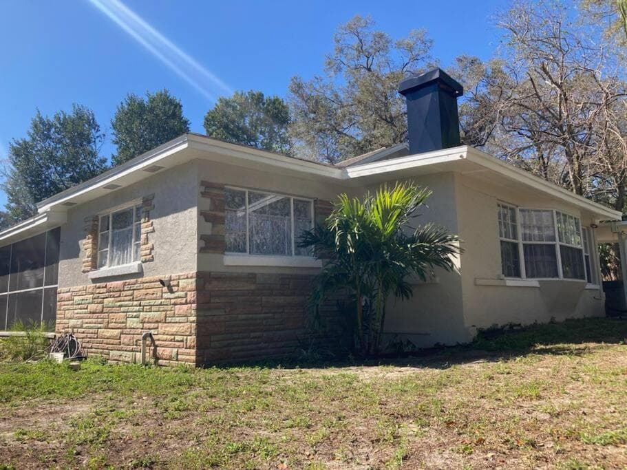 Hidden Gem 3br/1b+Jacuzzi+busch garden+fishn+kayak — 9