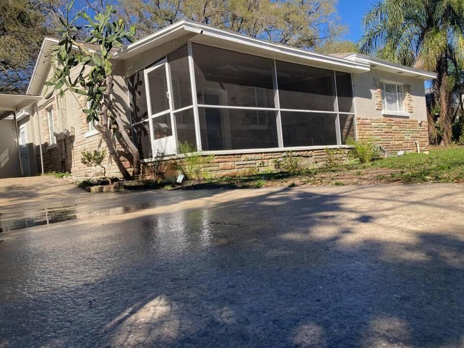Hidden Gem 3br/1b+Jacuzzi+busch garden+fishn+kayak — 10