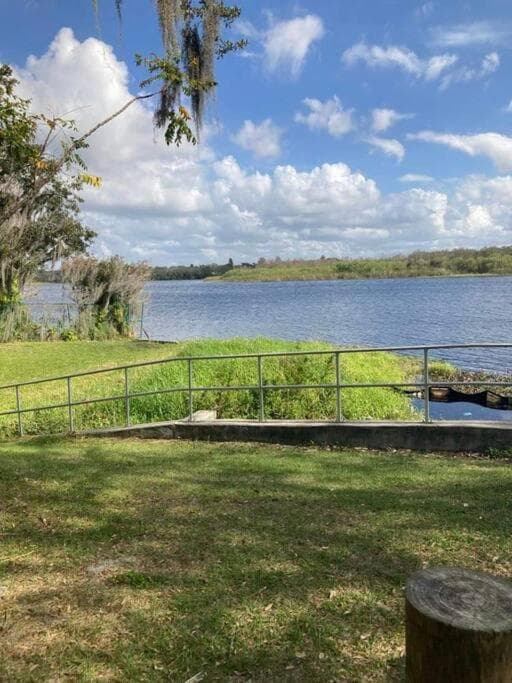 Hidden Gem 3br/1b+Jacuzzi+busch garden+fishn+kayak — 11