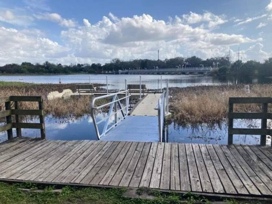Hidden Gem 3br/1b+Jacuzzi+busch garden+fishn+kayak — 29