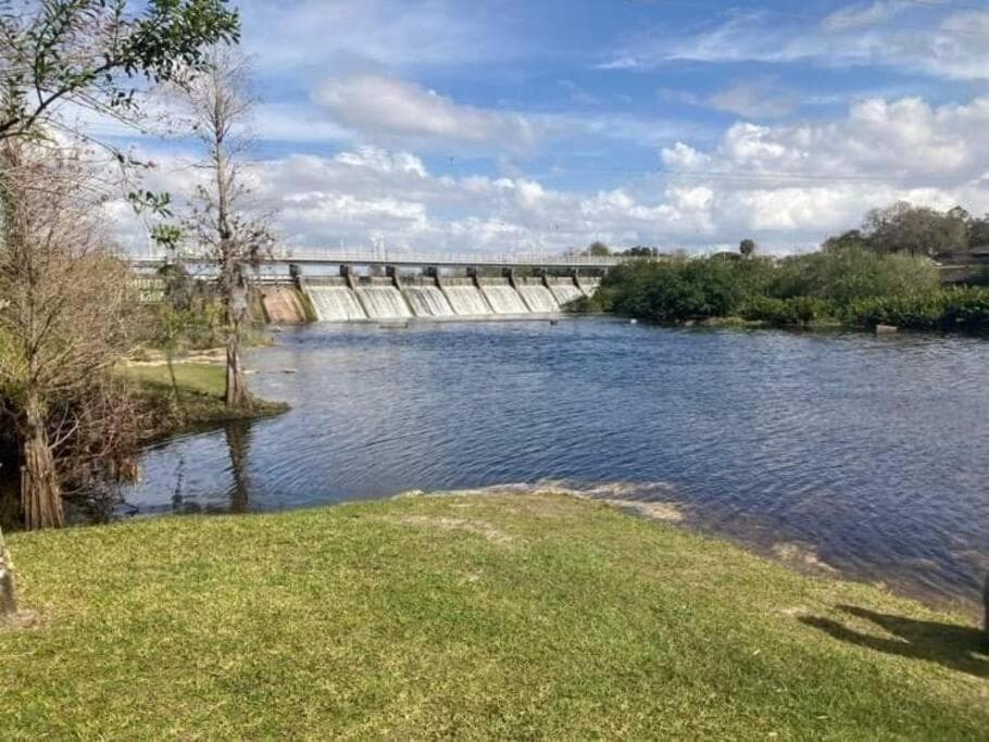 Hidden Gem 3br/1b+Jacuzzi+busch garden+fishn+kayak — 16