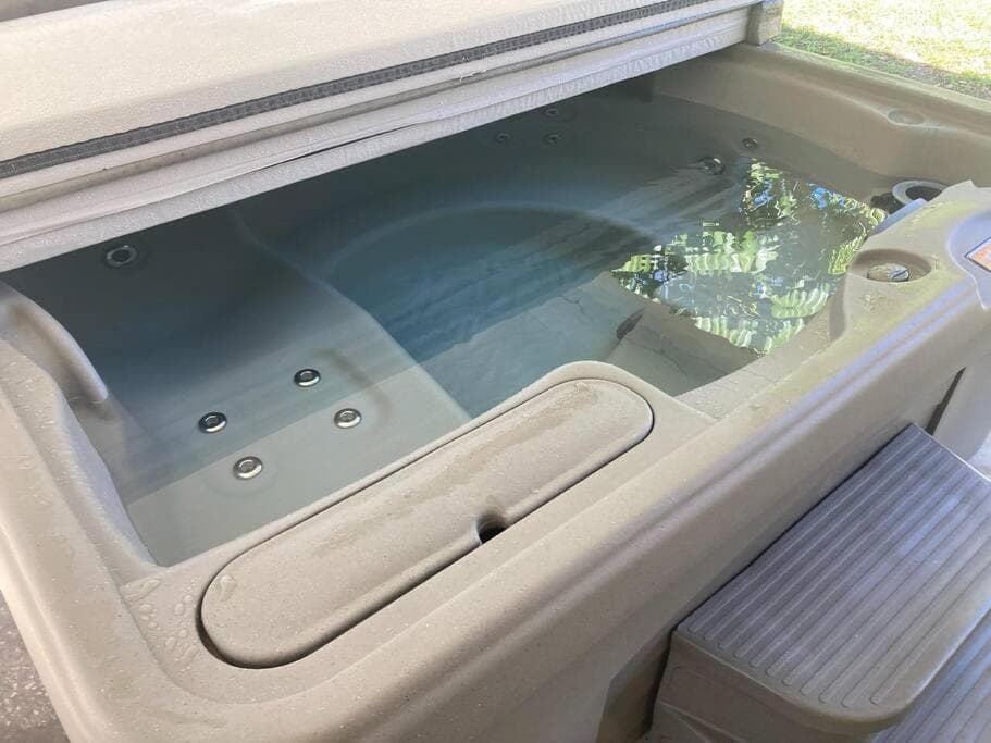 Hidden Gem 3br/1b+Jacuzzi+busch garden+fishn+kayak — 24