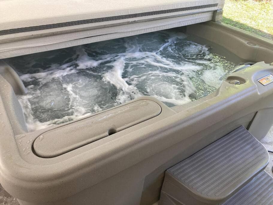 Hidden Gem 3br/1b+Jacuzzi+busch garden+fishn+kayak — 4