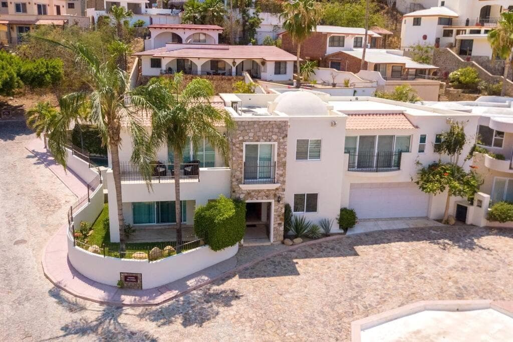 Villa Cola de Ballena in Exclusive El Pedregal at Cabo's Downtown — 9