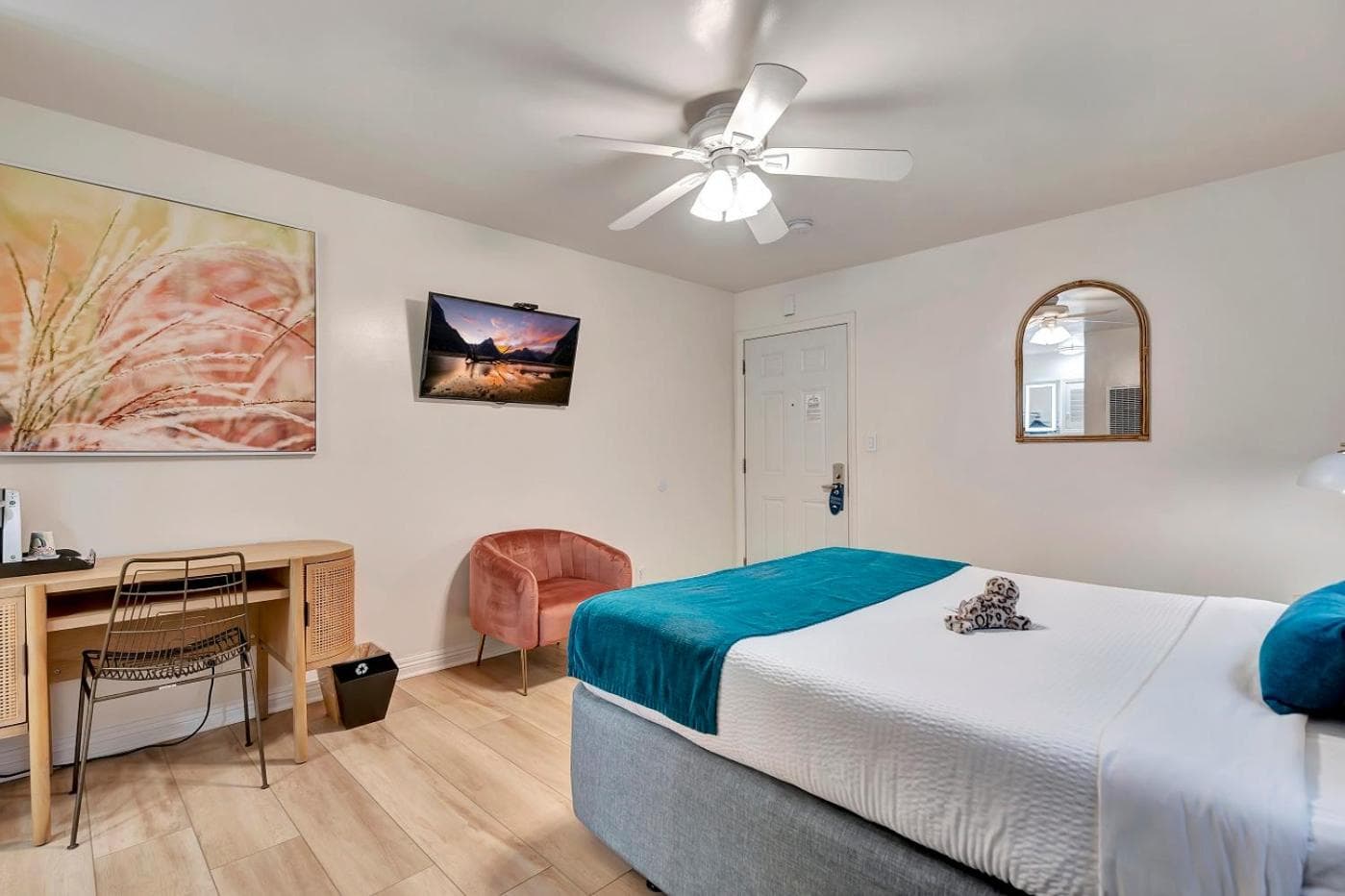 Santa Monica Hotel — 9
