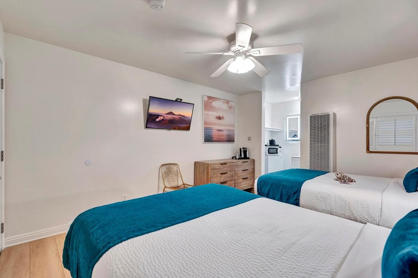 Santa Monica Hotel — 13