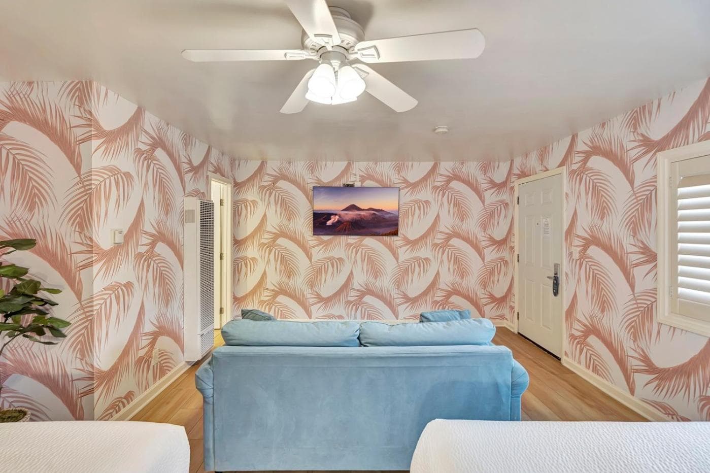 Santa Monica Hotel — 28