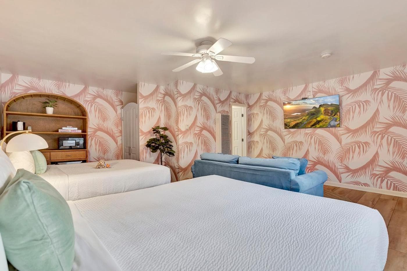 Santa Monica Hotel — 27