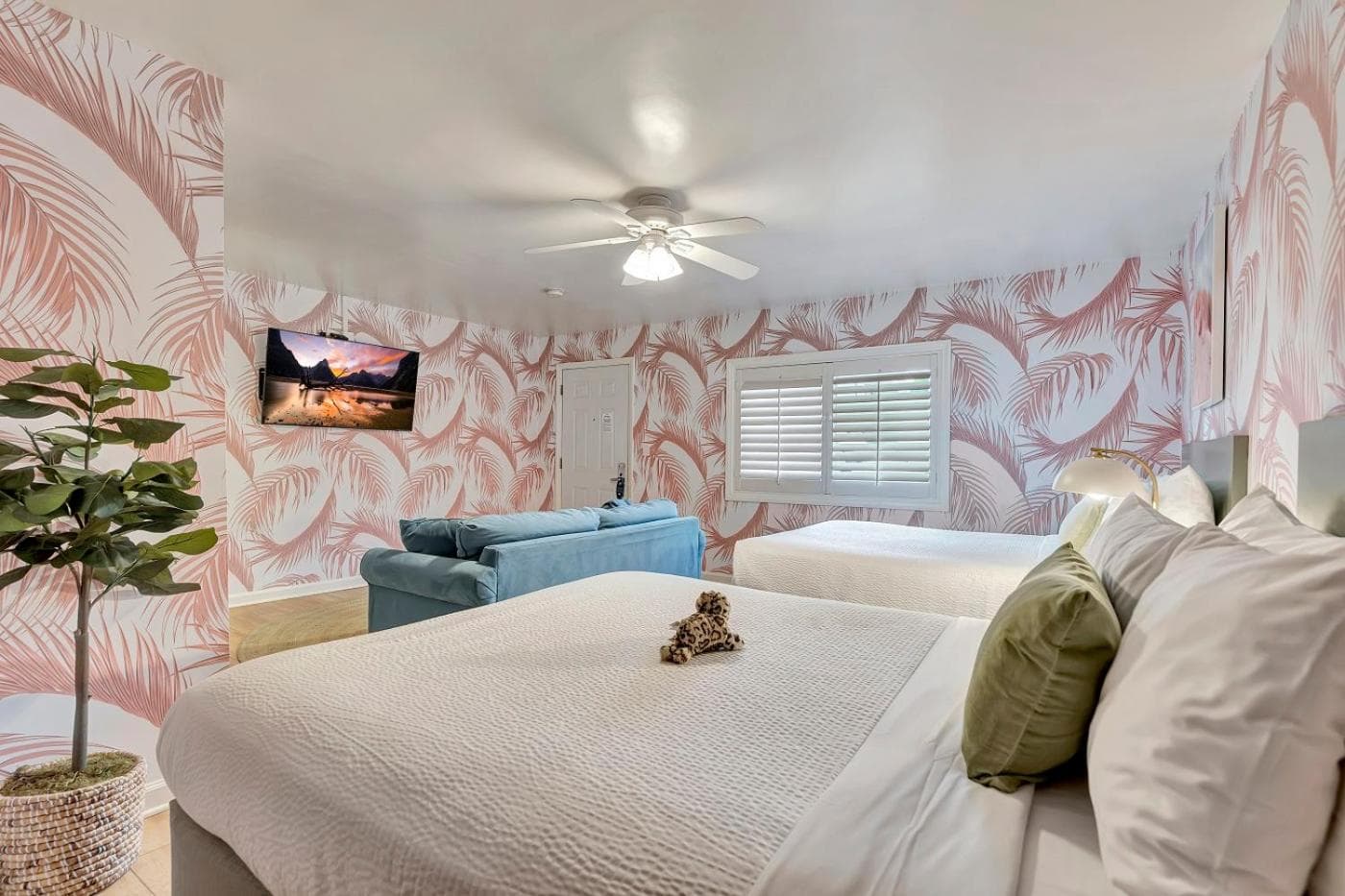 Santa Monica Hotel — 25
