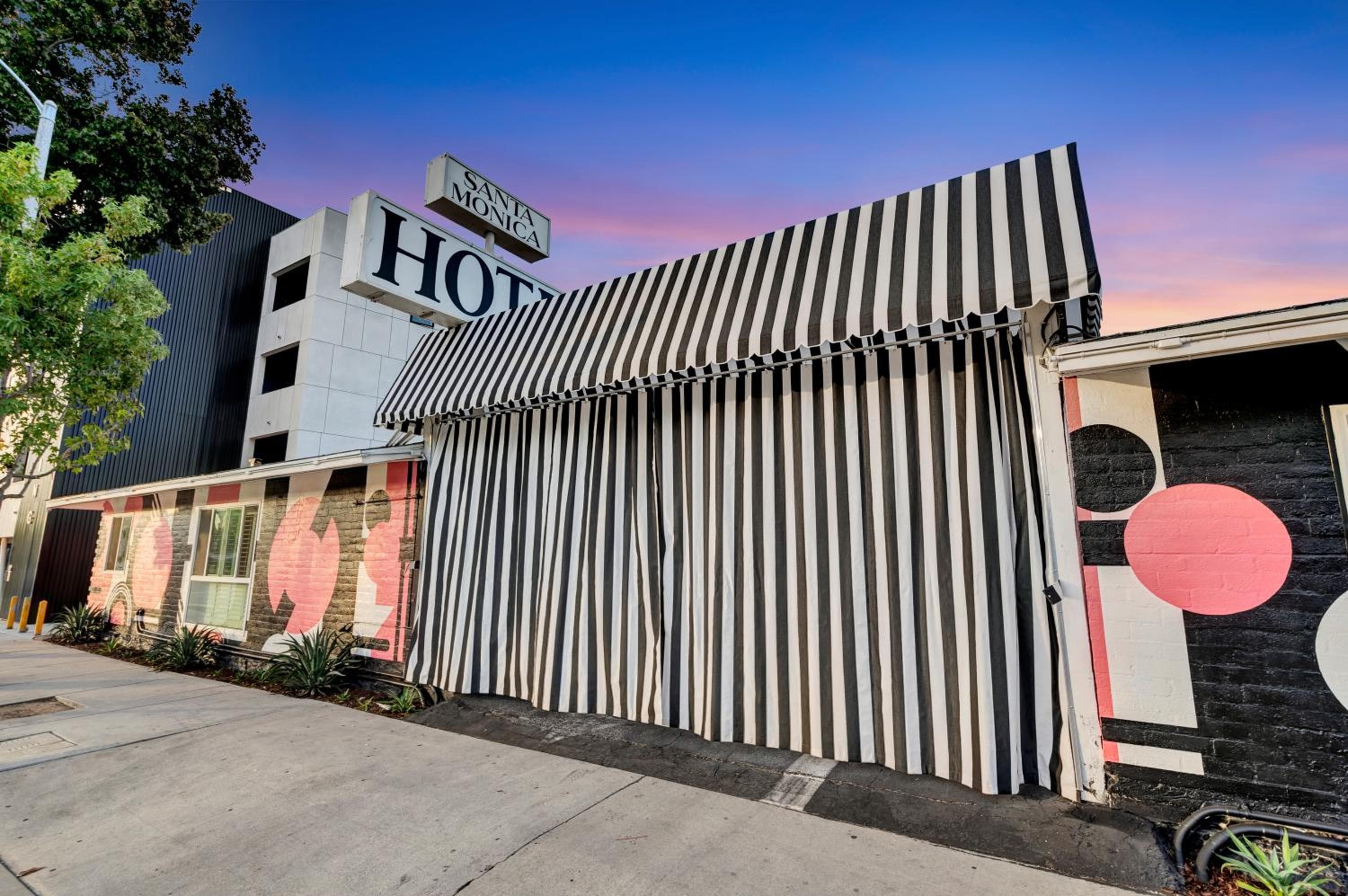 Santa Monica Hotel — 11