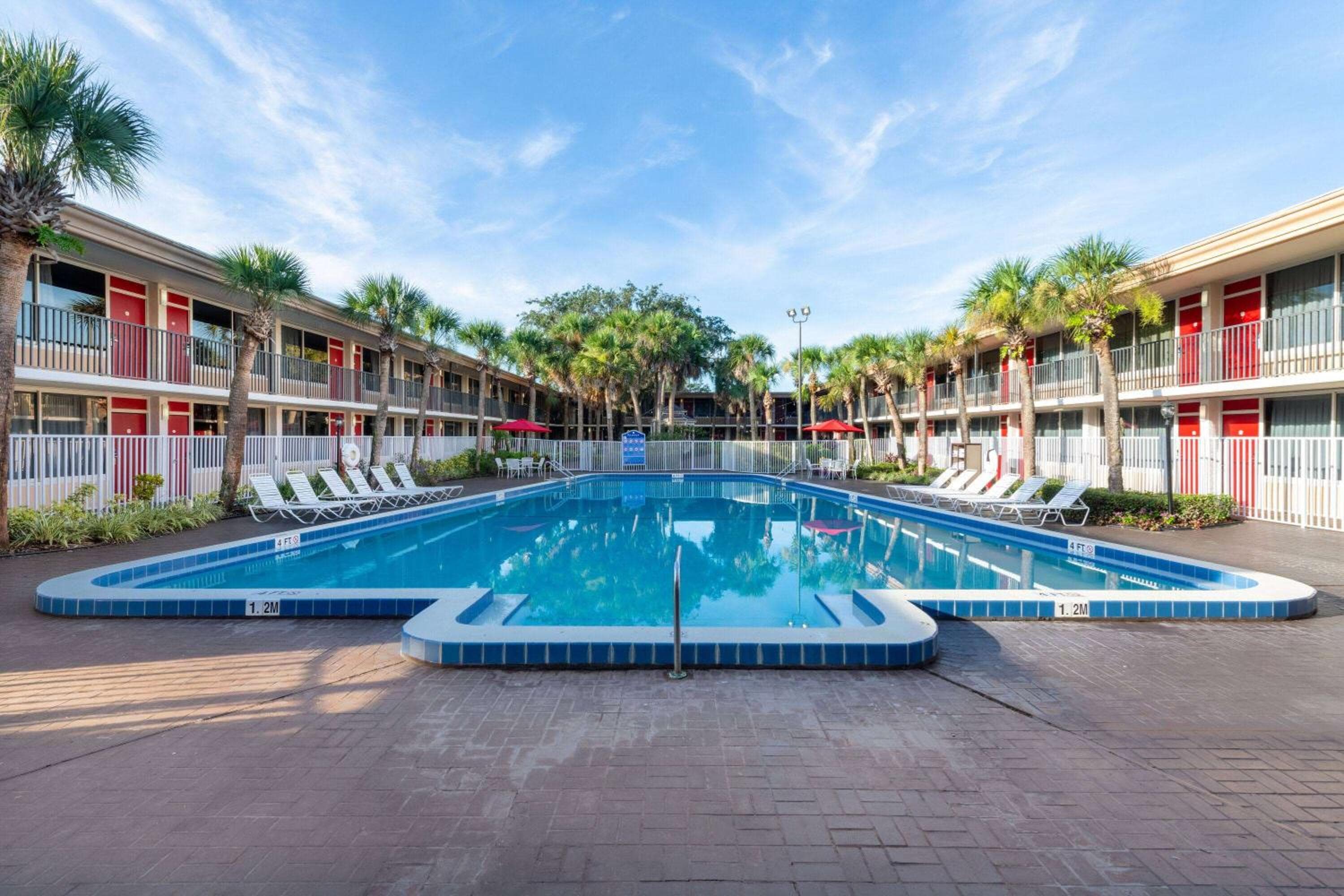 Ramada di Wyndham Kissimmee Gateway — 4