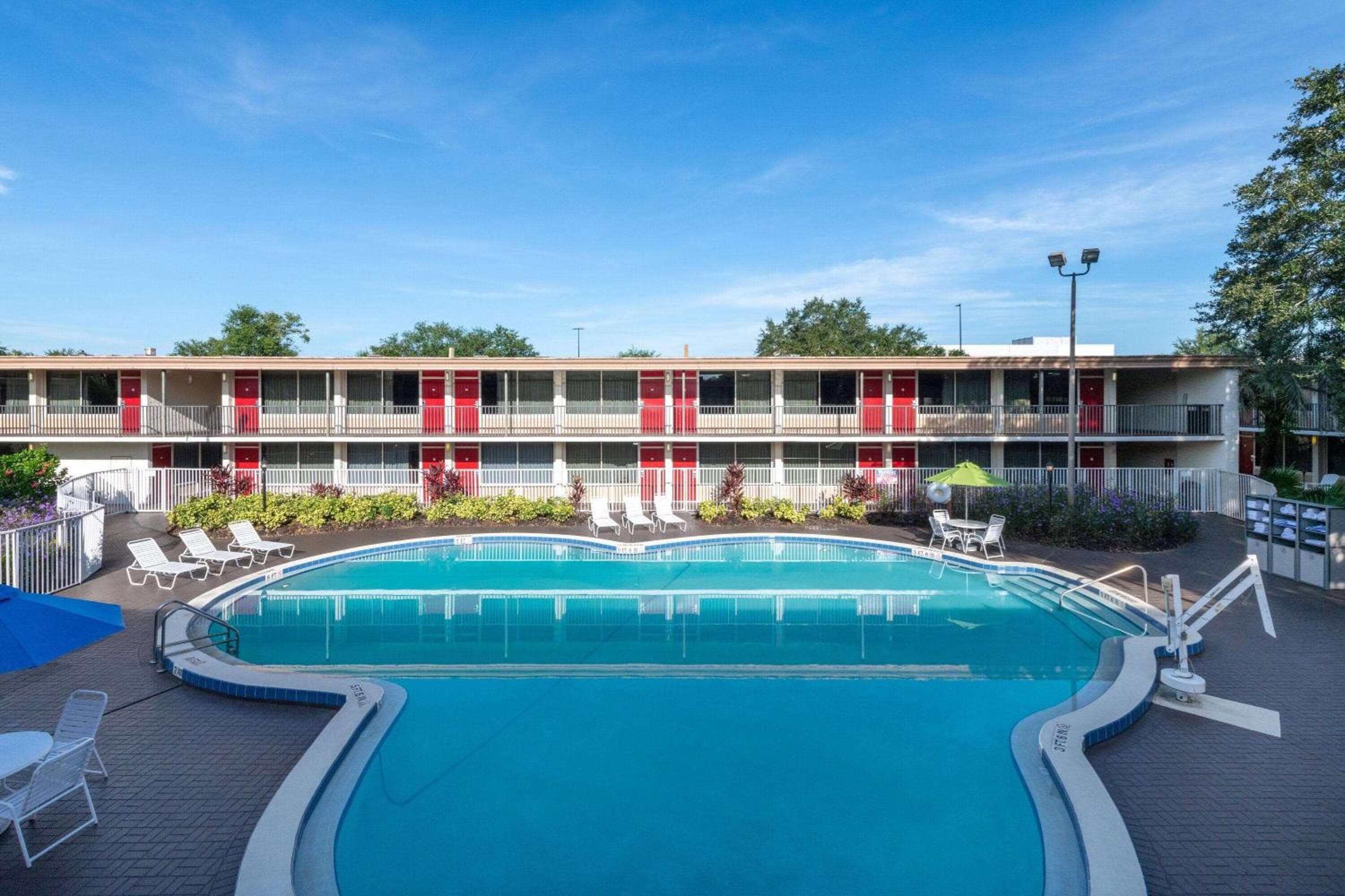 Ramada di Wyndham Kissimmee Gateway — 3