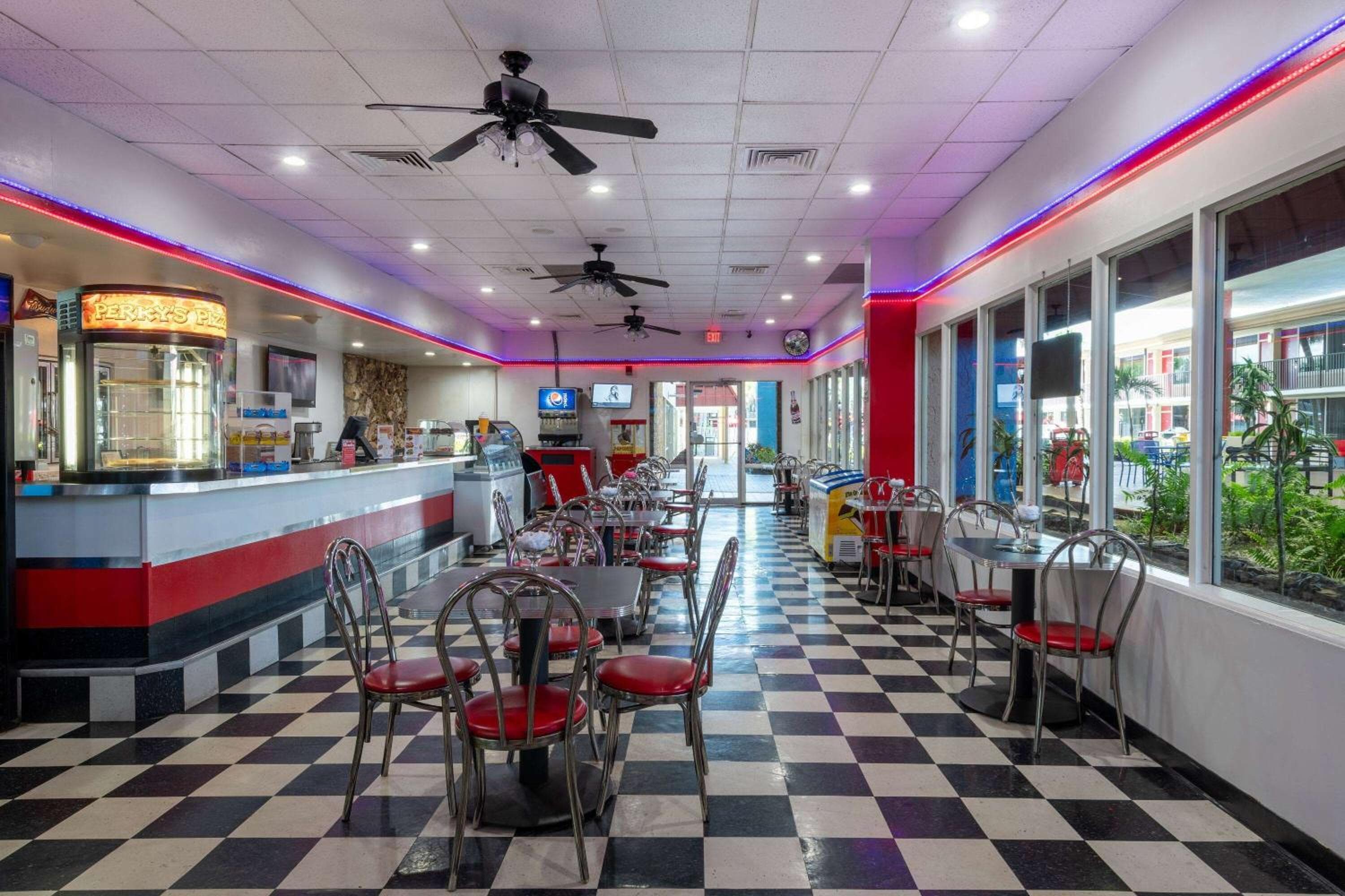 Ramada di Wyndham Kissimmee Gateway — 11