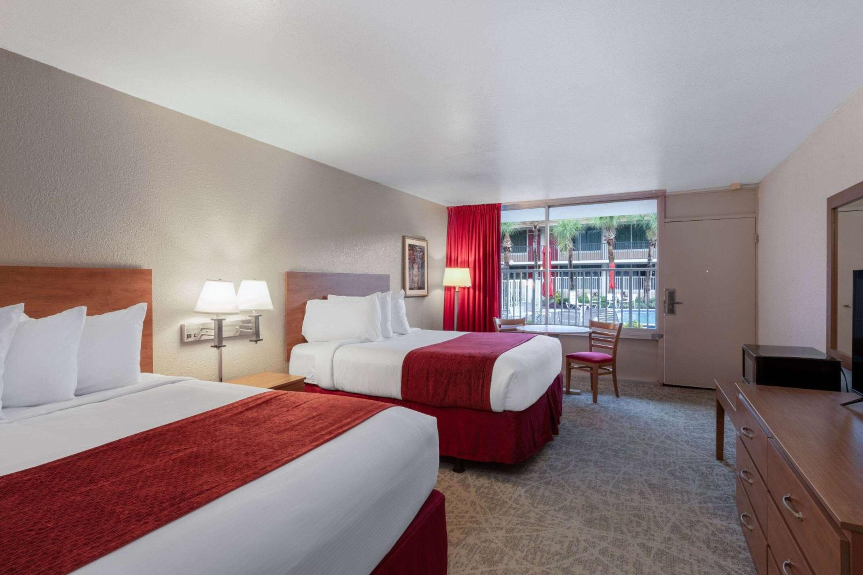 Ramada by Wyndham Kissimmee Gateway - Free Theme Park Shuttle — 20