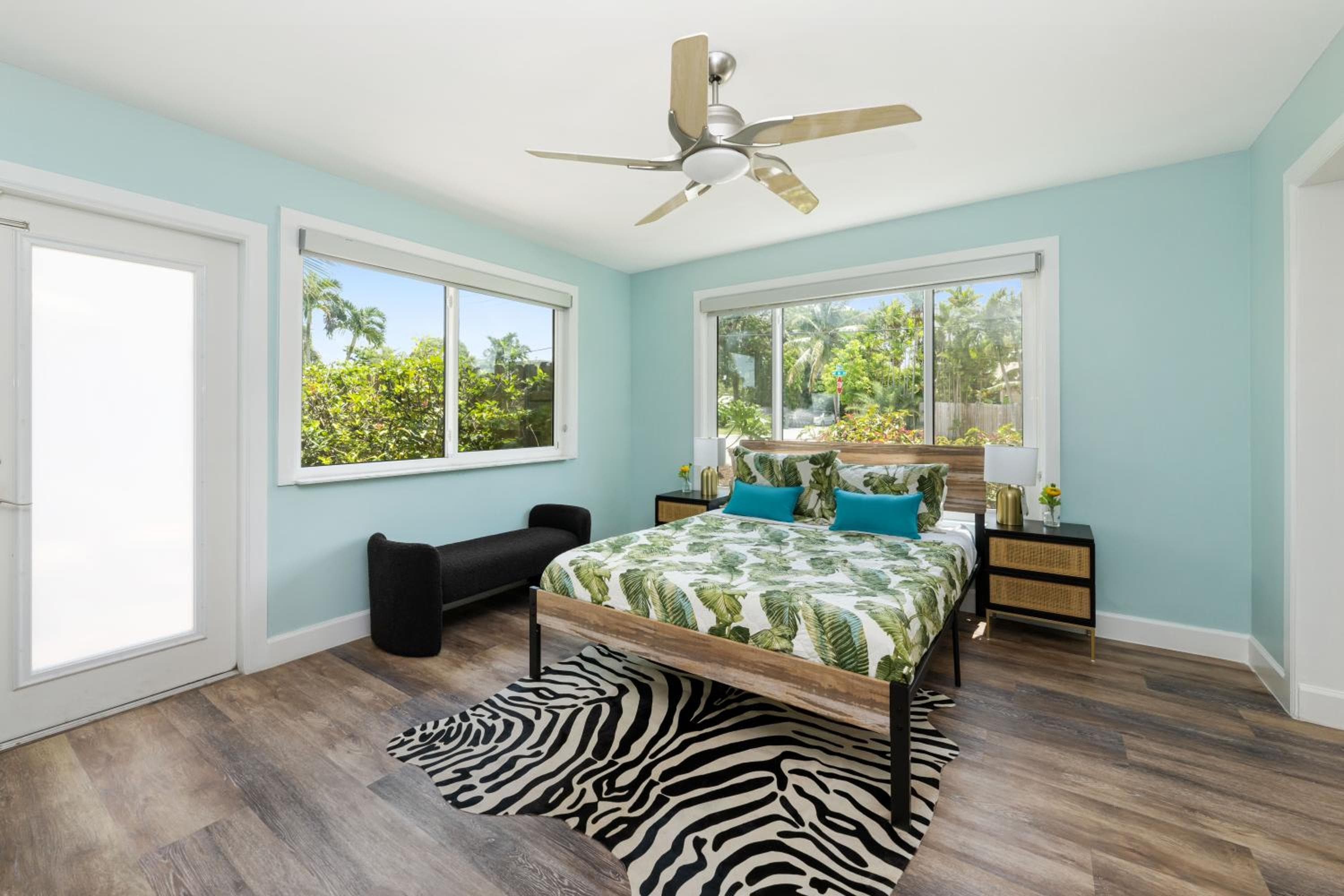 Palms Retreat! Giant Heated Pool-HotTub-FirePit-5Min2Beach-Pets-EV Chgr — 9