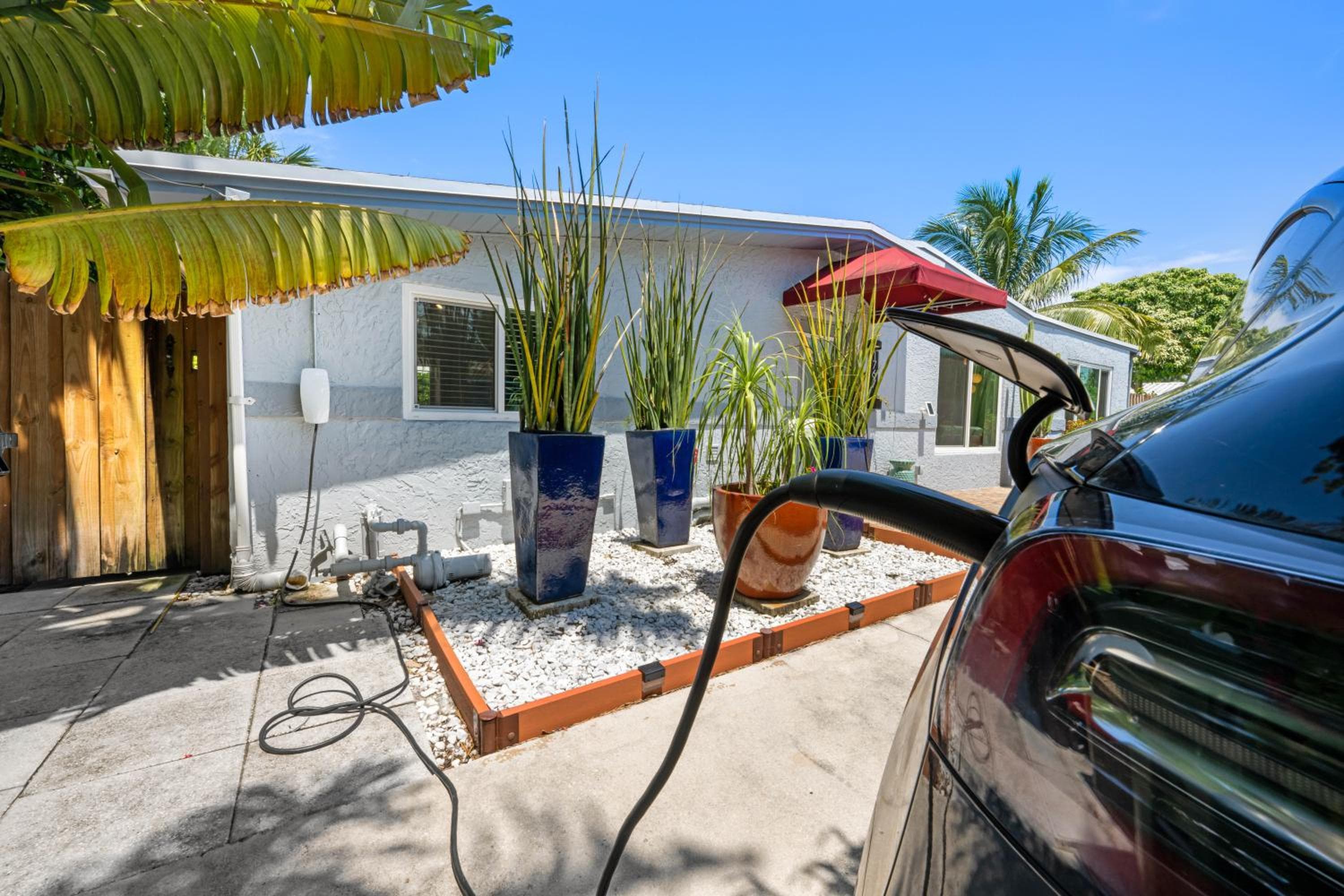 Palms Retreat! Giant Heated Pool-HotTub-FirePit-5Min2Beach-Pets-EV Chgr — 29