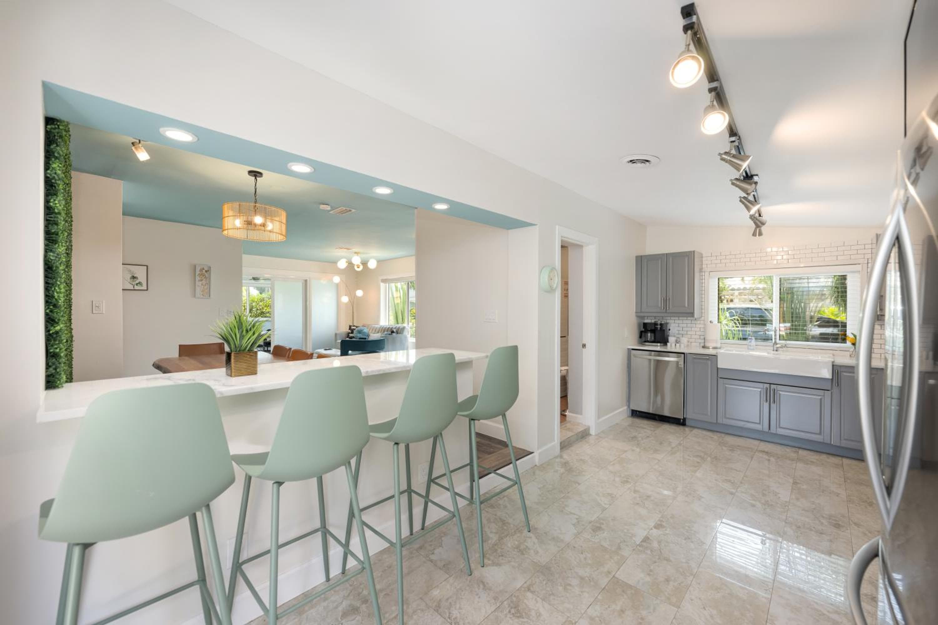 Palms Retreat! Giant Heated Pool-HotTub-FirePit-5Min2Beach-Pets-EV Chgr — 28